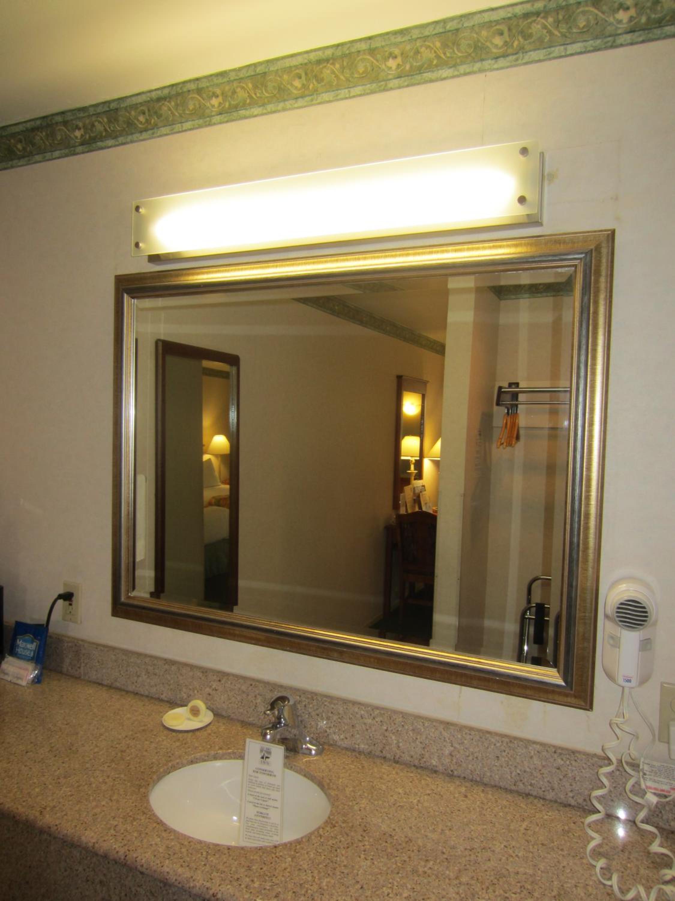 Deluxe King Room - Photo 3