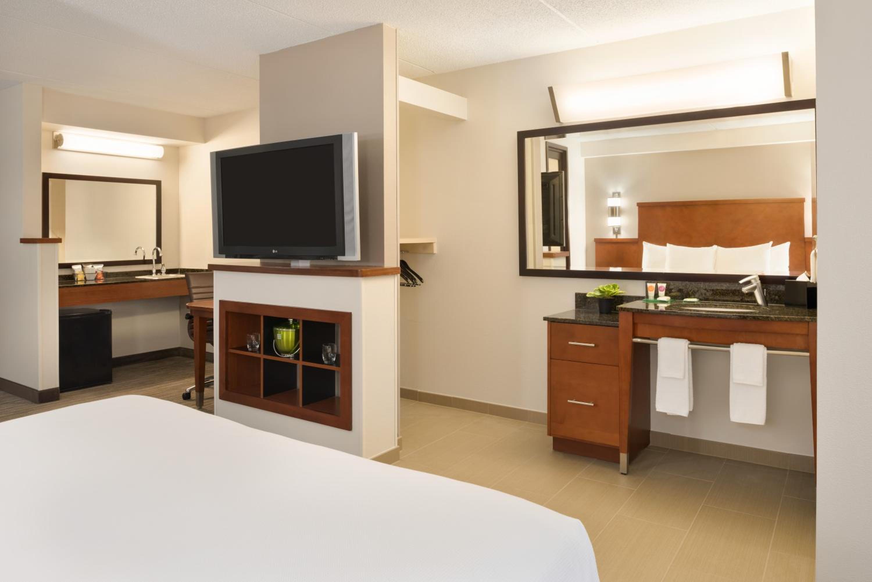 Double Room with Two Double Beds and Sofa Bed - Photo 2