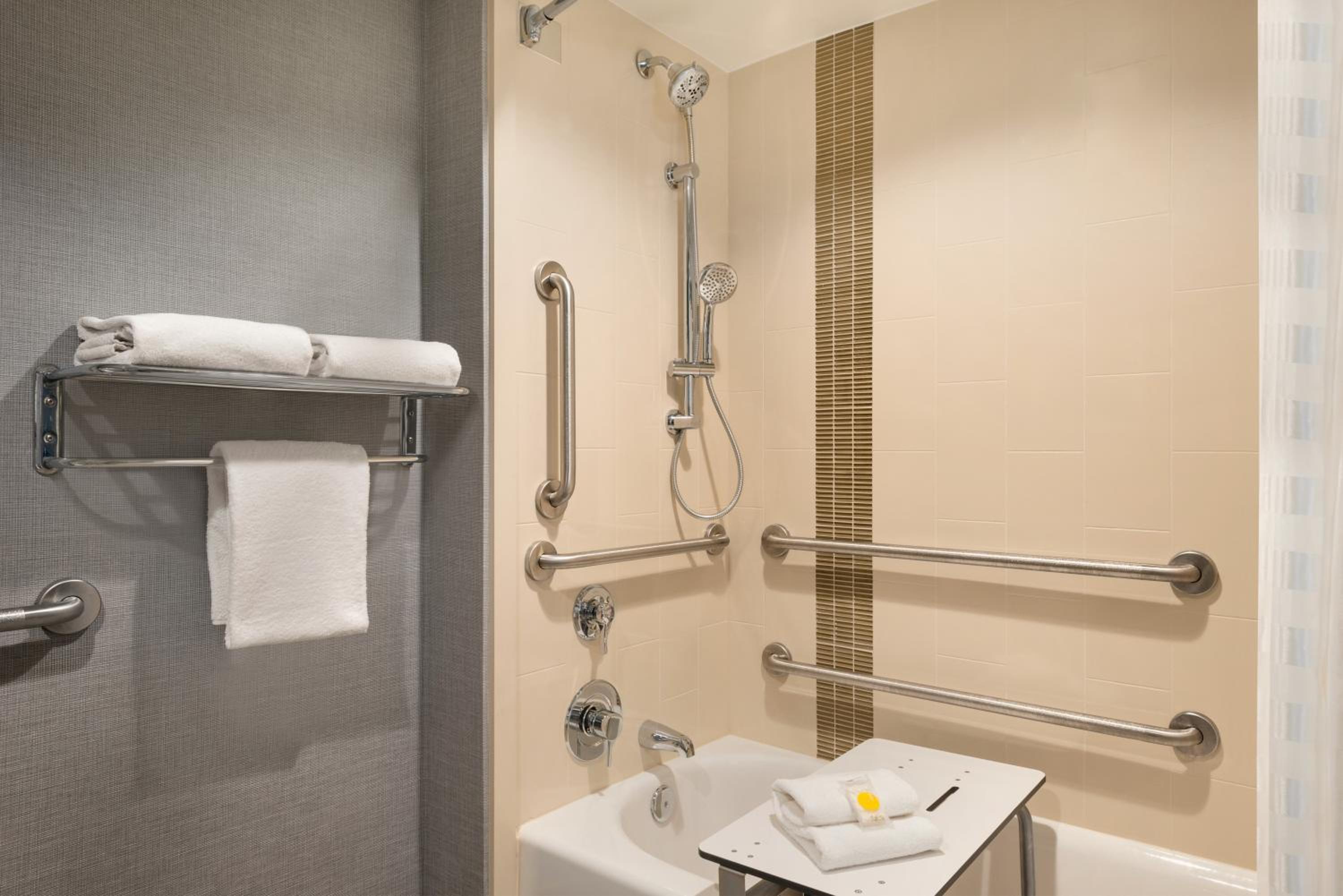 King Room with Sofa Bed and Accessible Tub - Disability Access - Photo 2