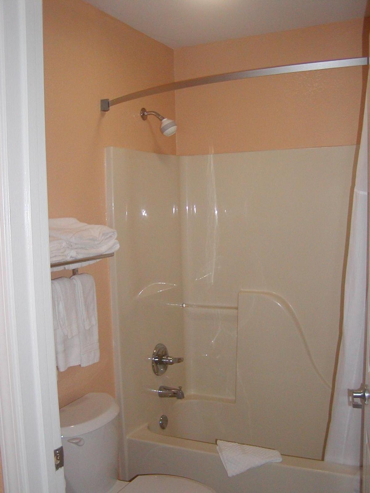 King Room - Non-Smoking - Photo 5