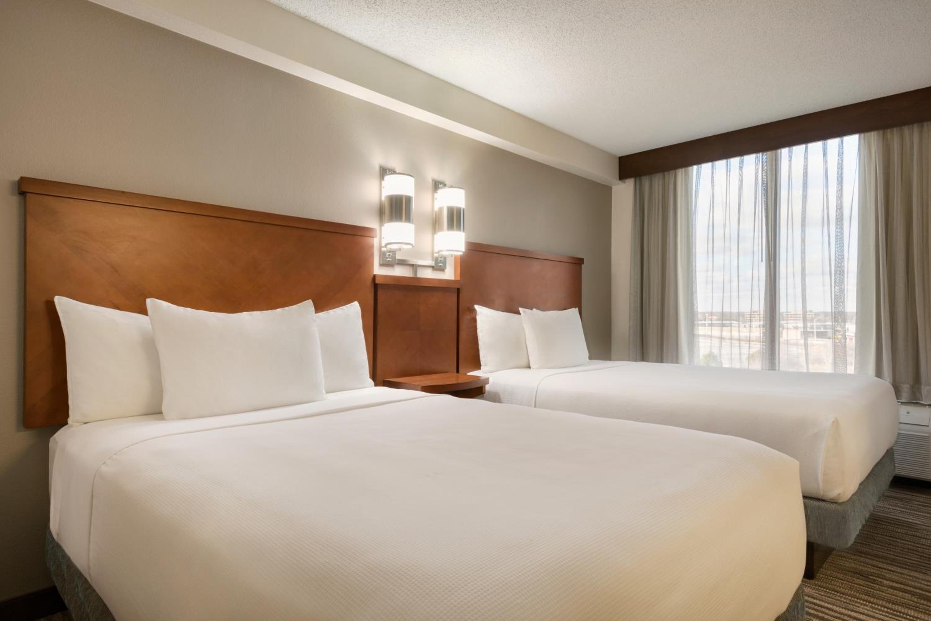 Double Room with Two Double Beds and Sofa Bed - Photo 4