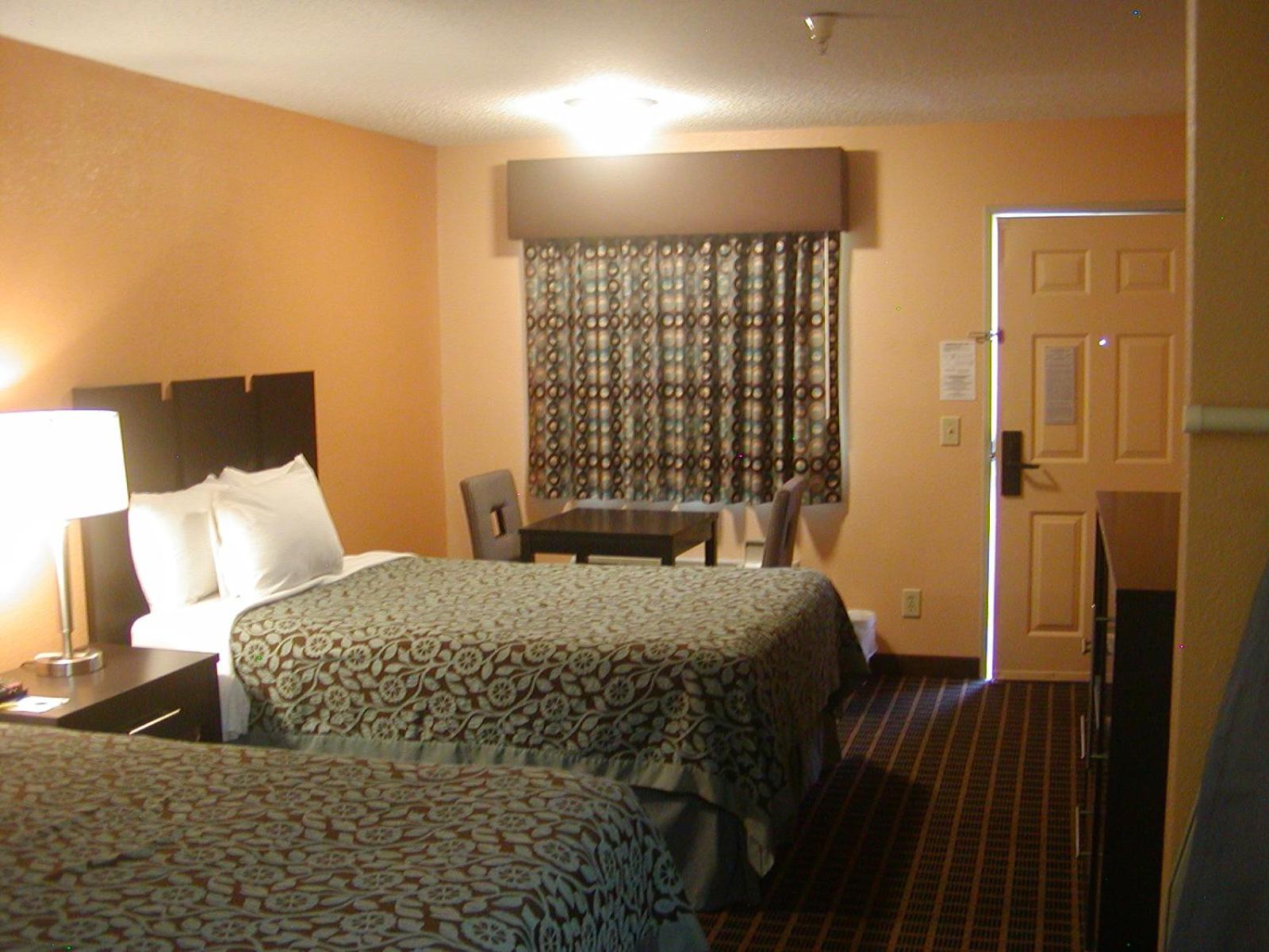 Double Room with Two Double Beds - Non-Smoking - Photo 2