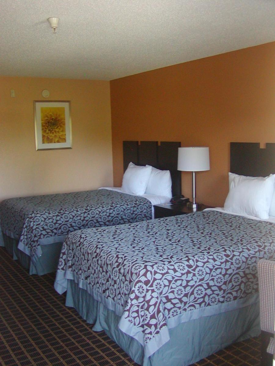 Double Room with Two Double Beds - Non-Smoking - Photo 1