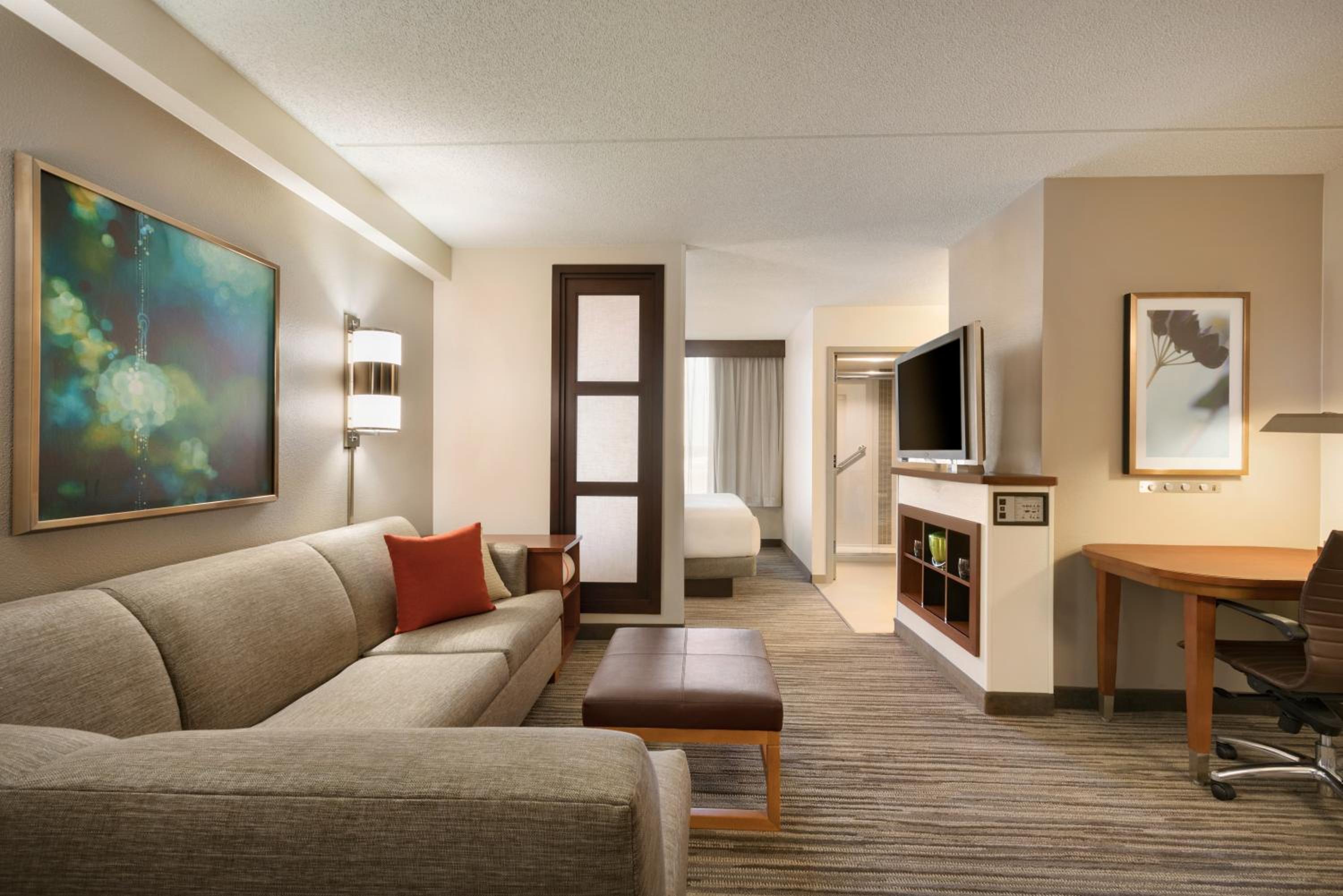 King Room with Sofa Bed - High Floor - Photo 9