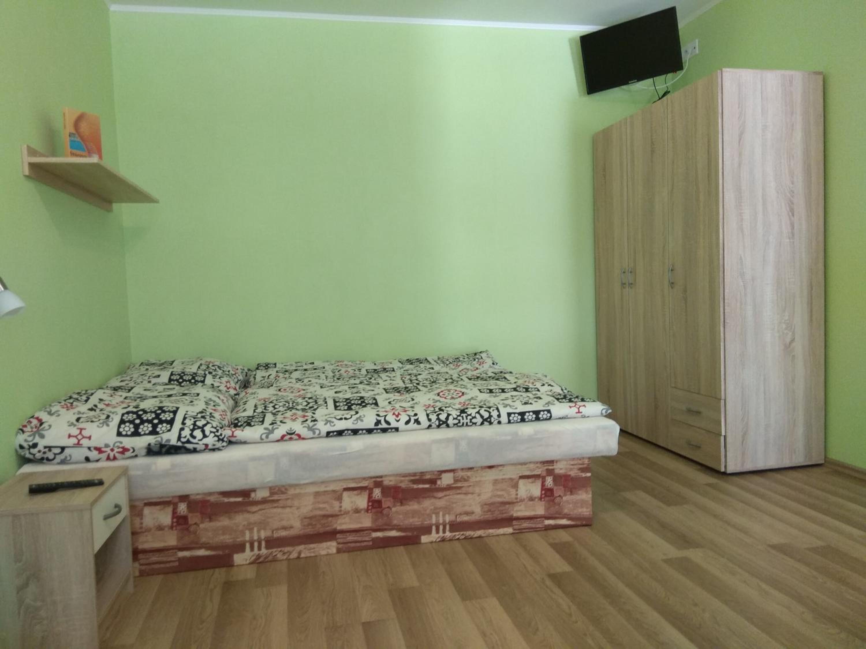 One-Bedroom Apartment photo 1