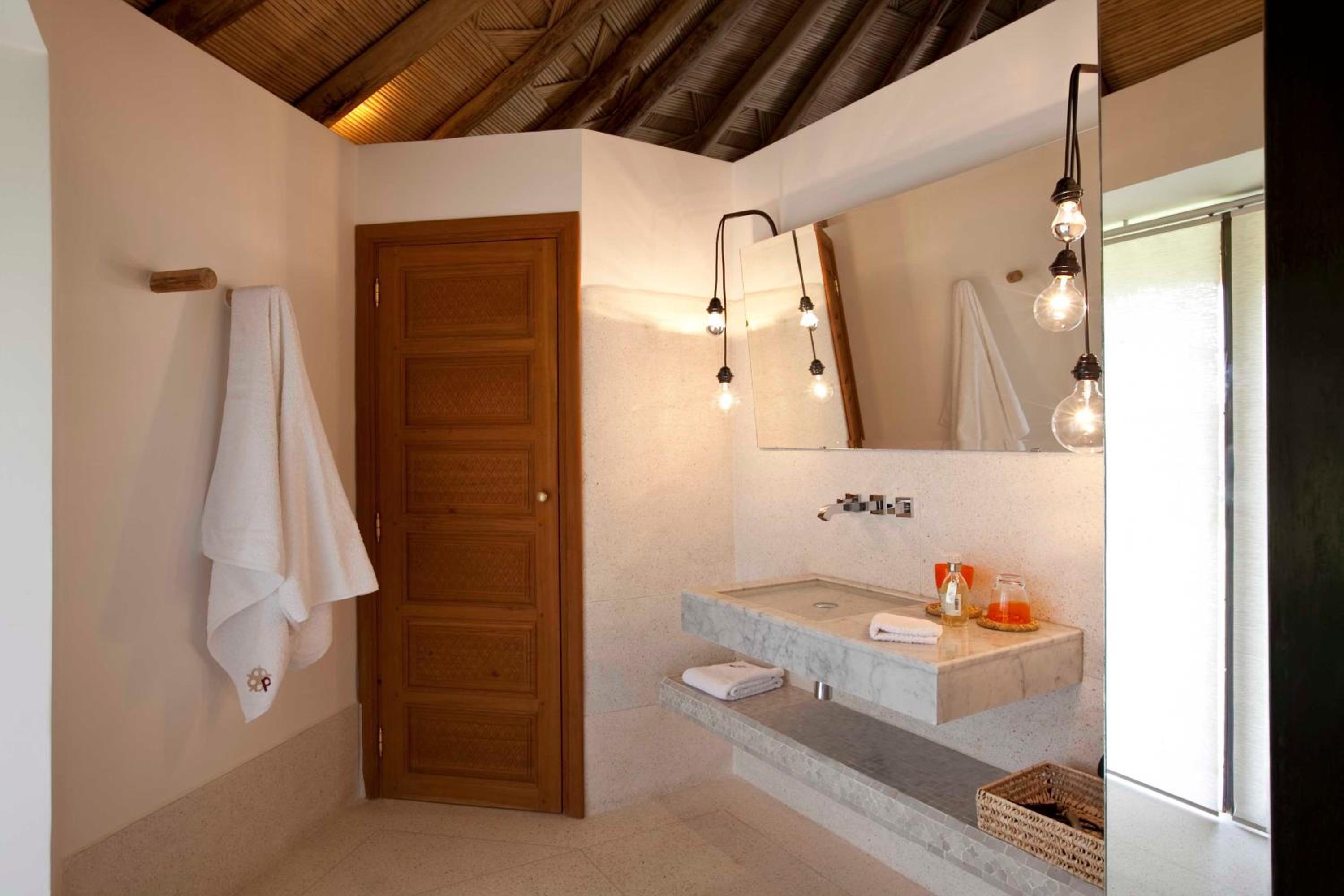Suite - Photo 10