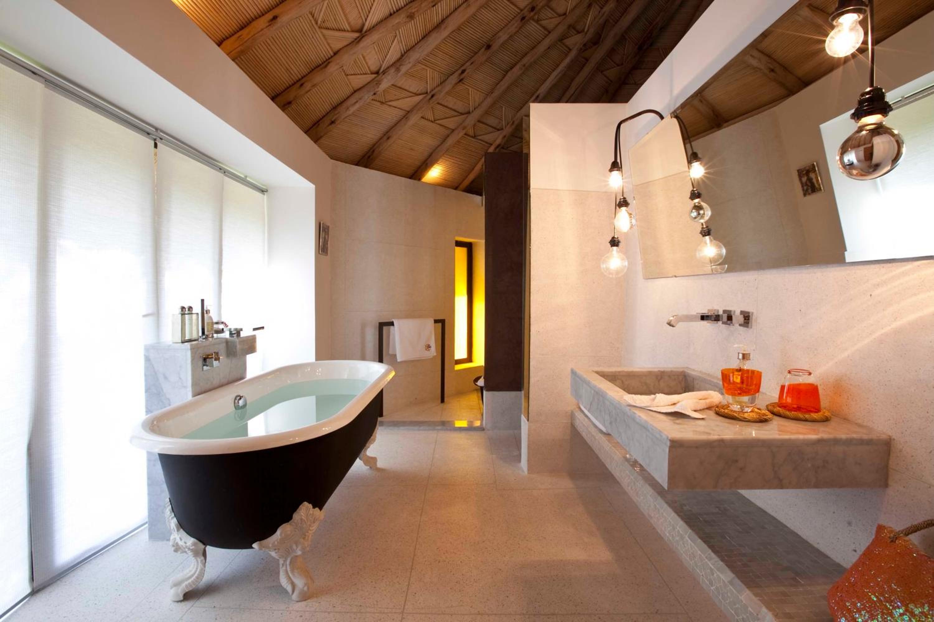 Deluxe Suite - Photo 10