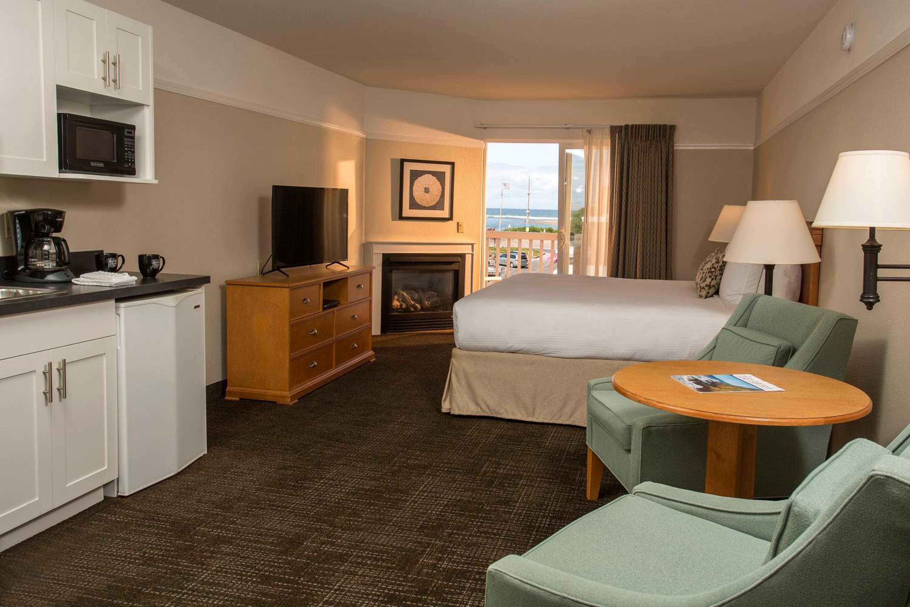 King Suite with Whirlpool - Adults Only photo 3