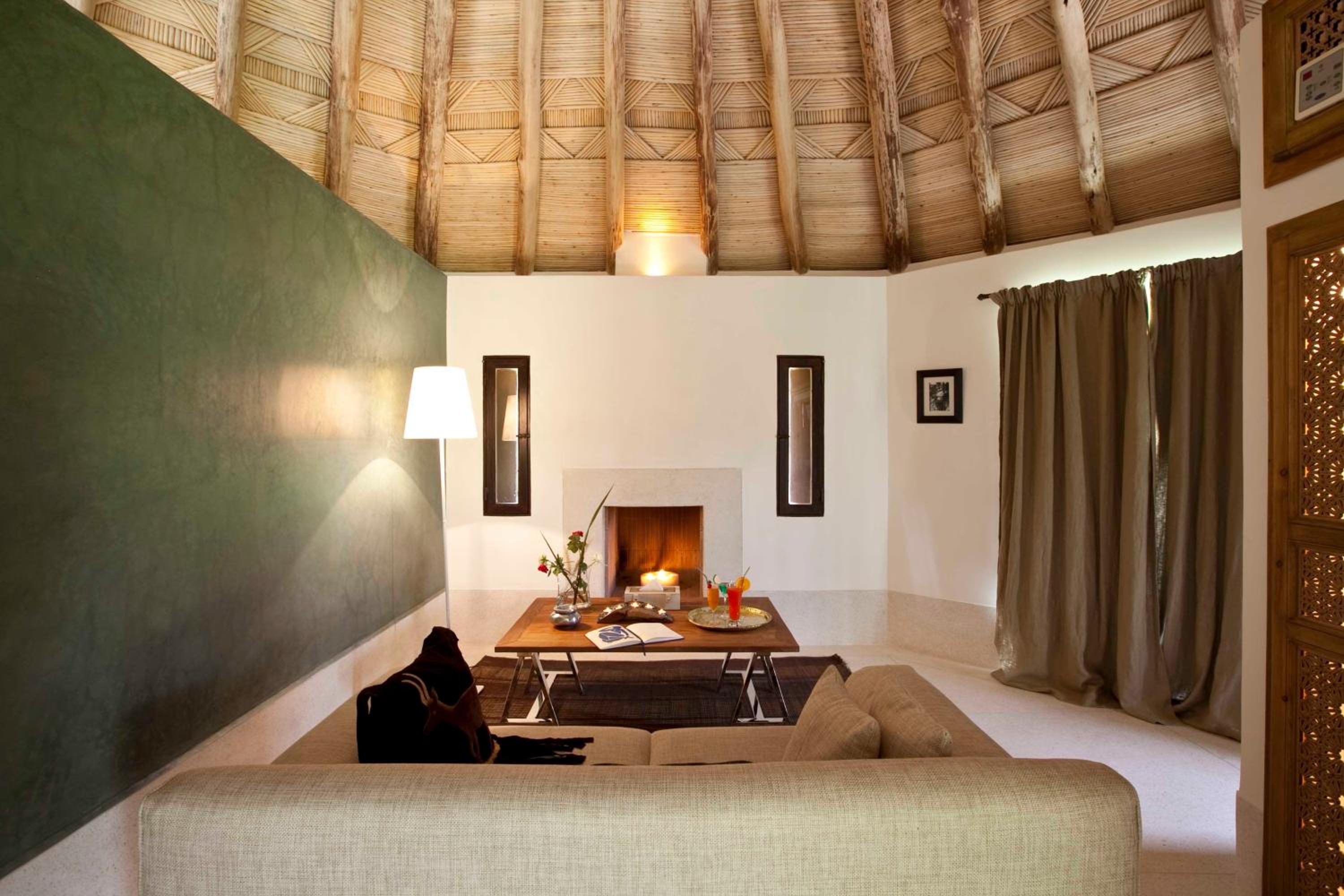 Suite - Photo 1
