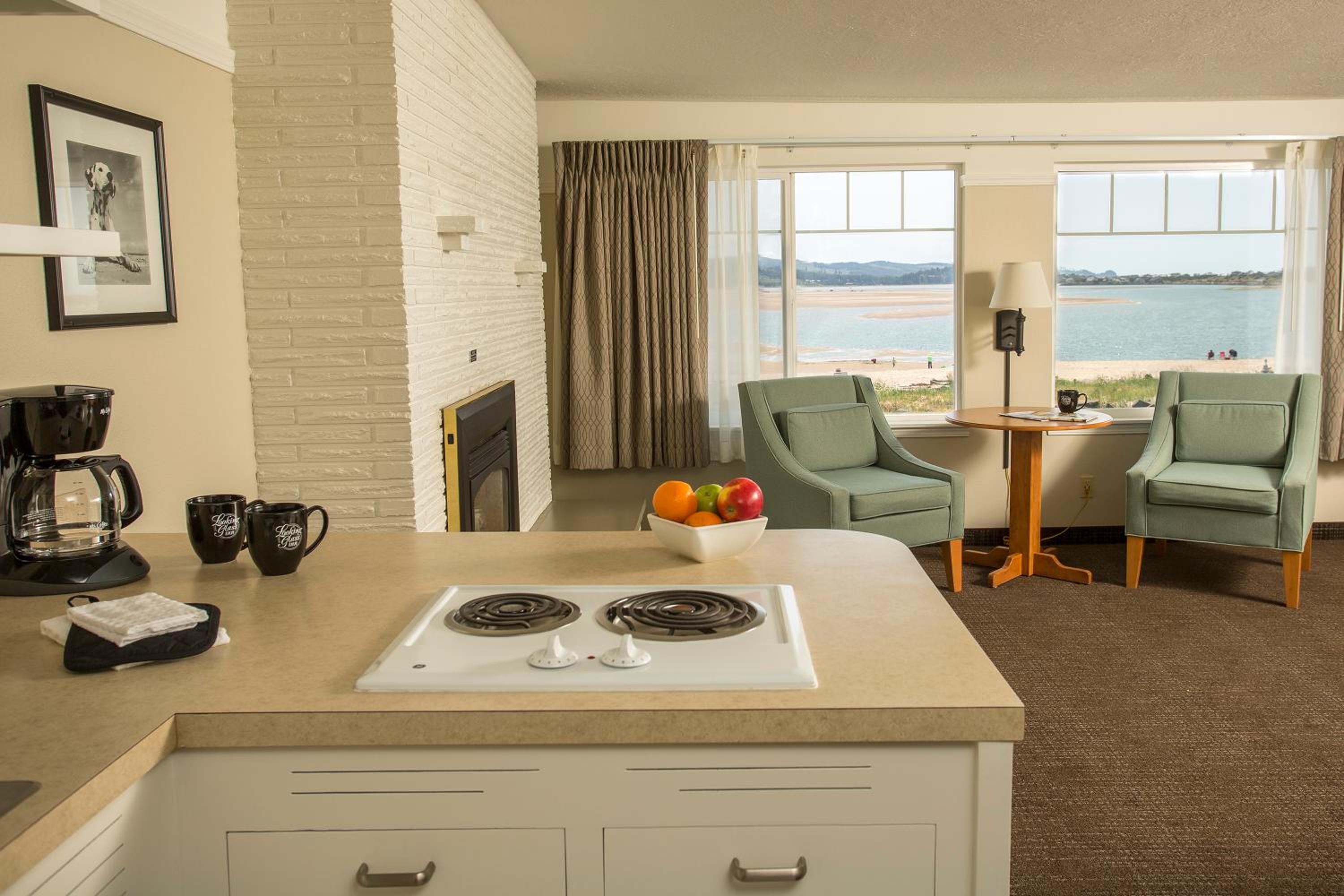 One-Bedroom Suite - Some with Fireplace photo 1