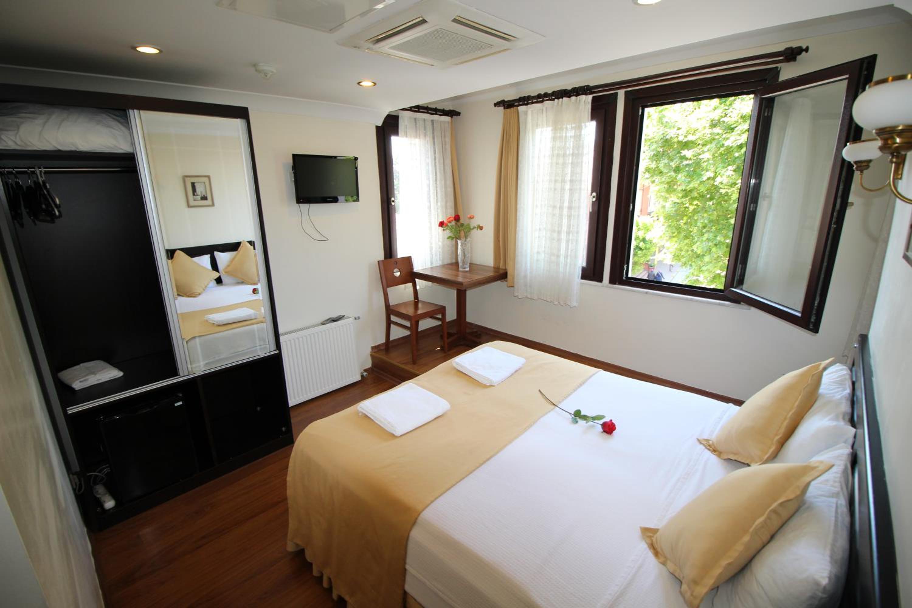 Deluxe Double with Garden View photo 1