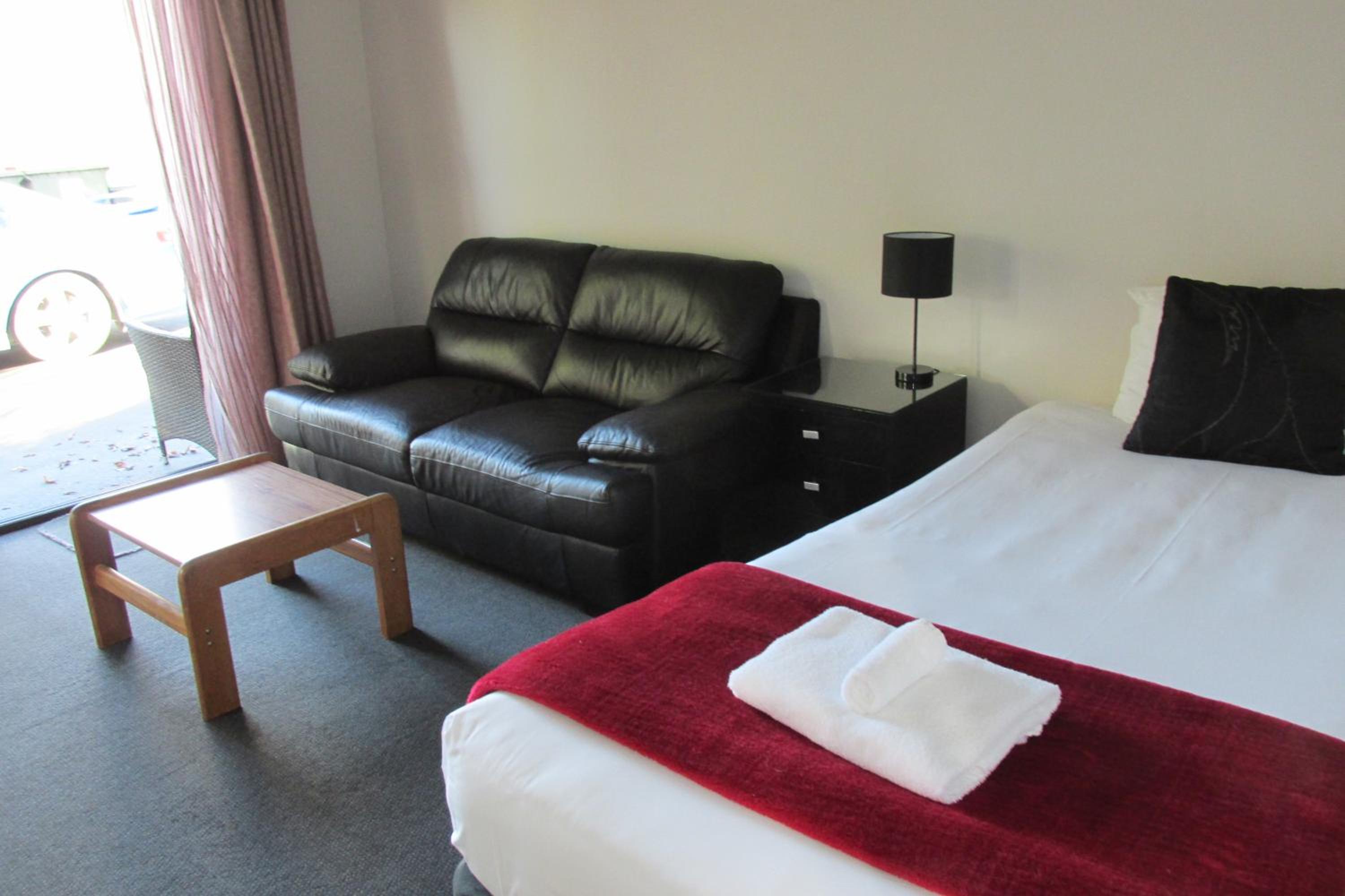 One-bedroom Apartment with Queen and Single bed - Photo 3