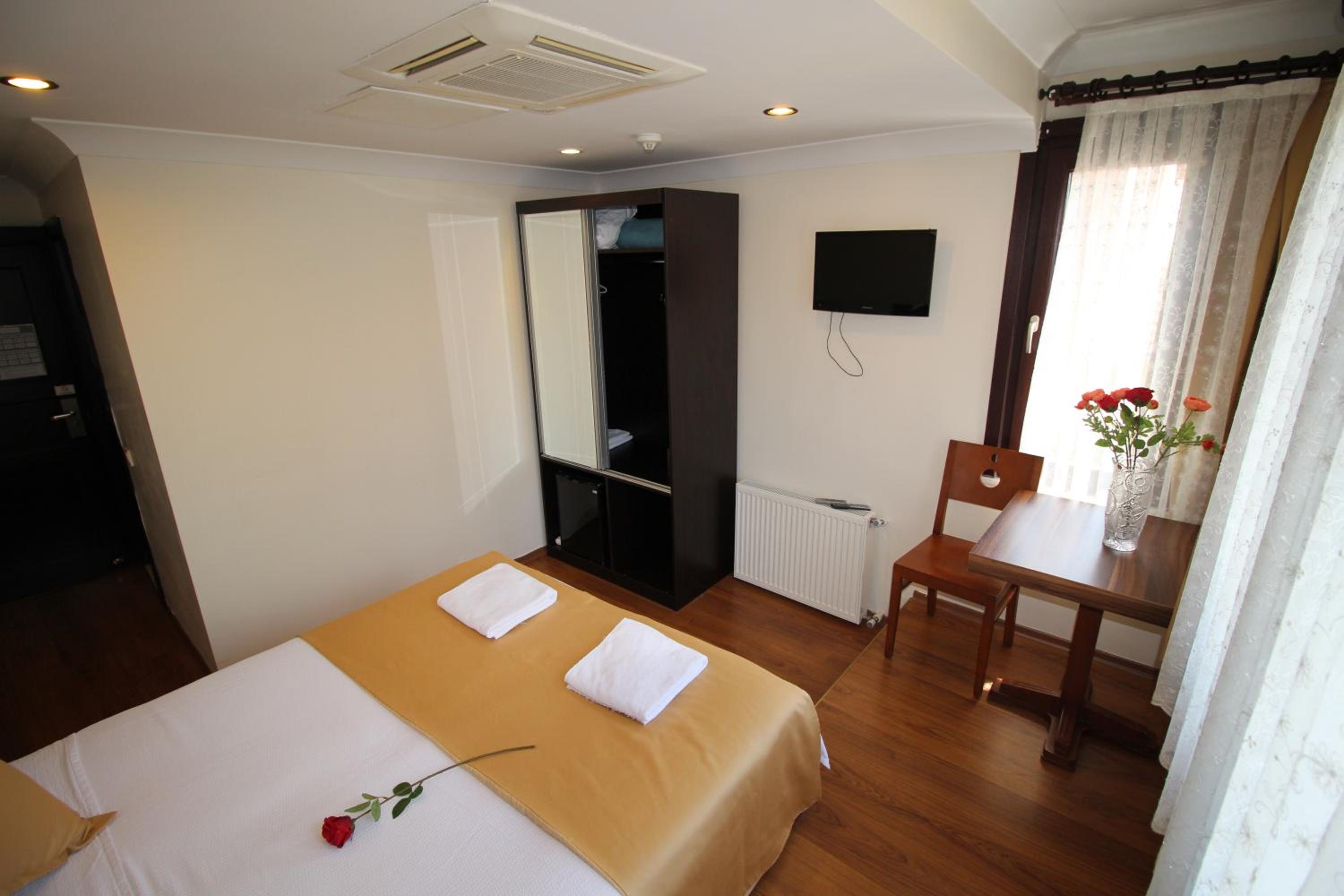 Deluxe Double with Garden View photo 3