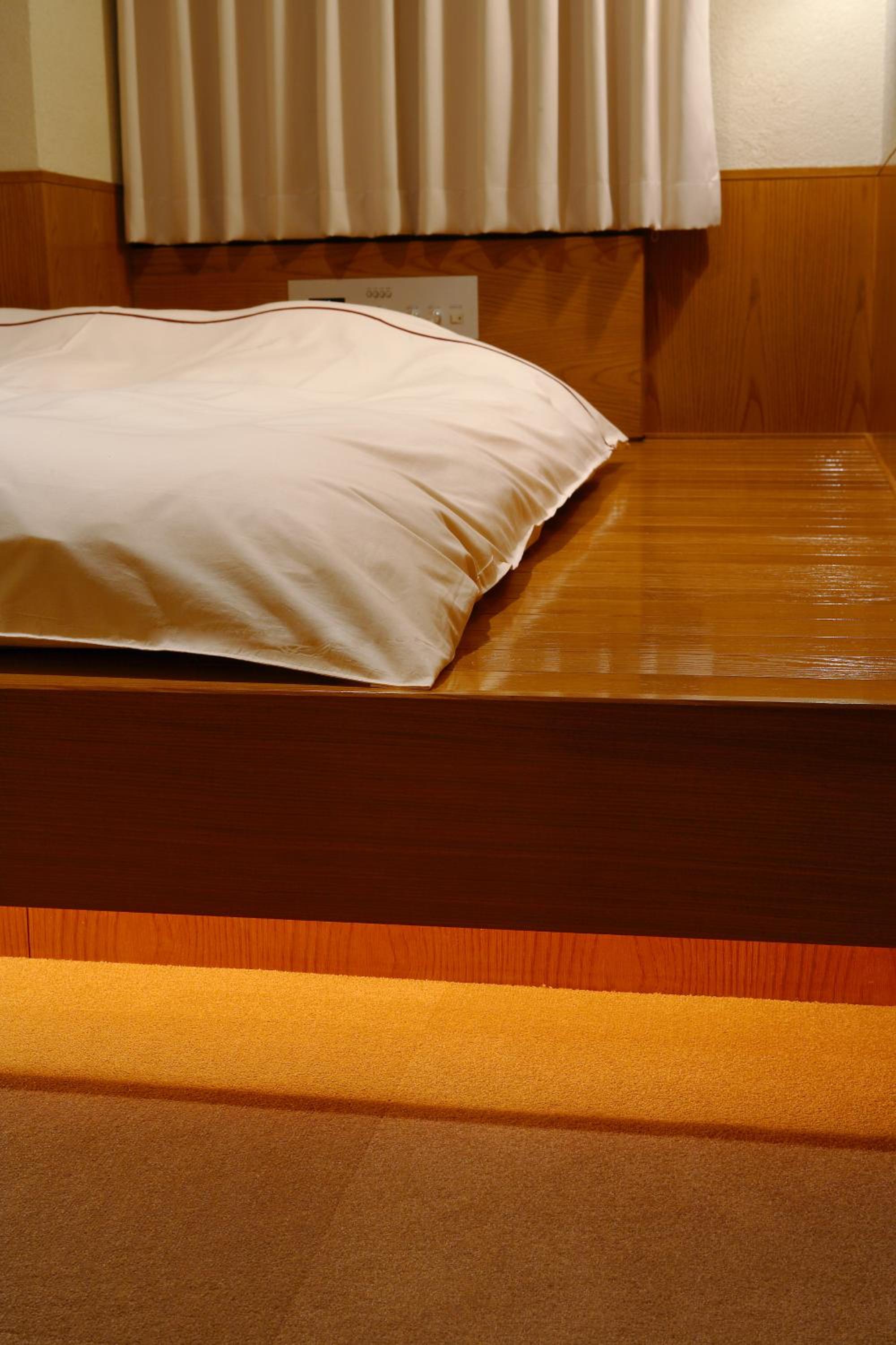 Twin Room - Non-Smoking - Photo 2