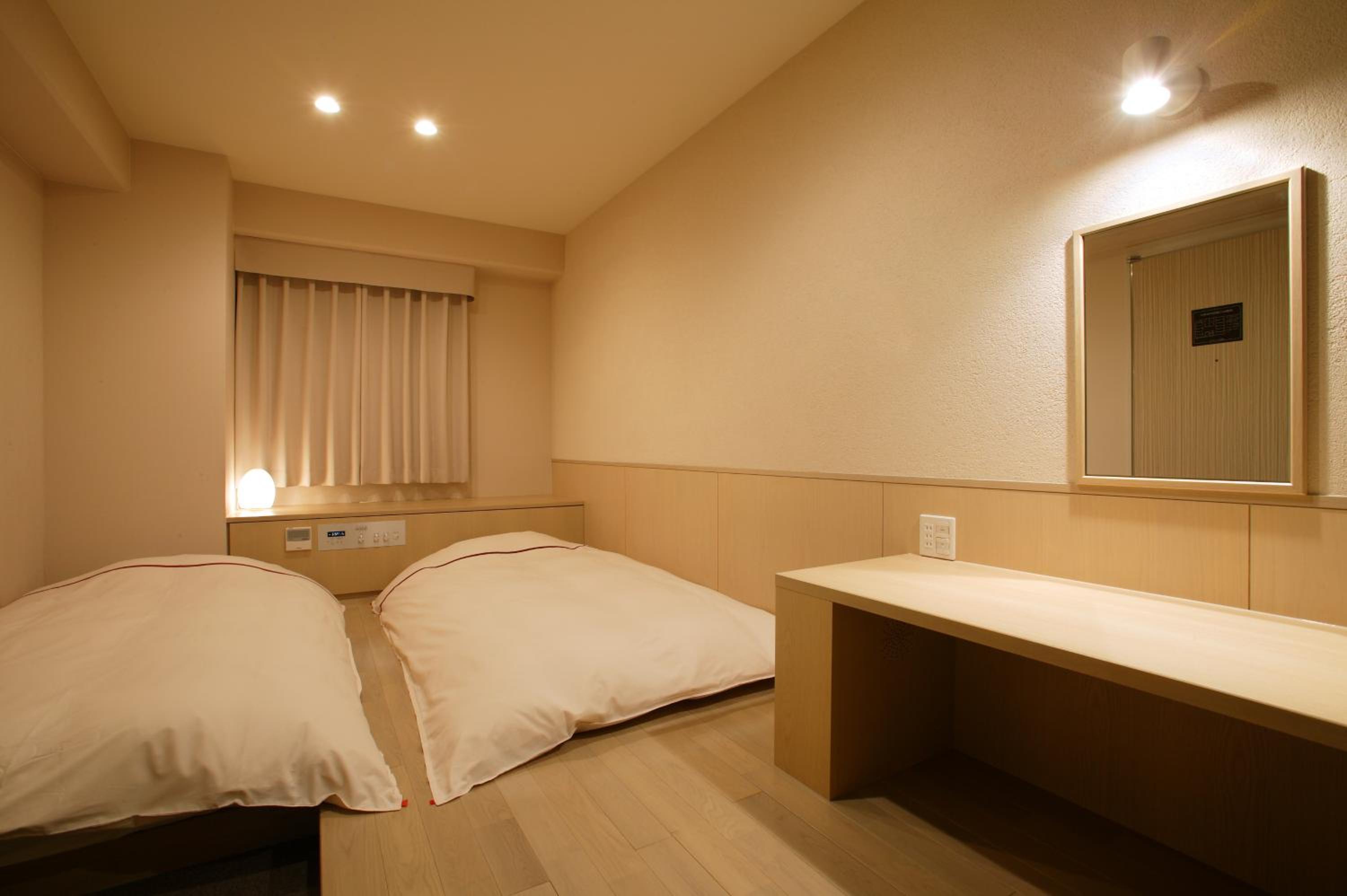Twin Room - Smoking - Photo 3