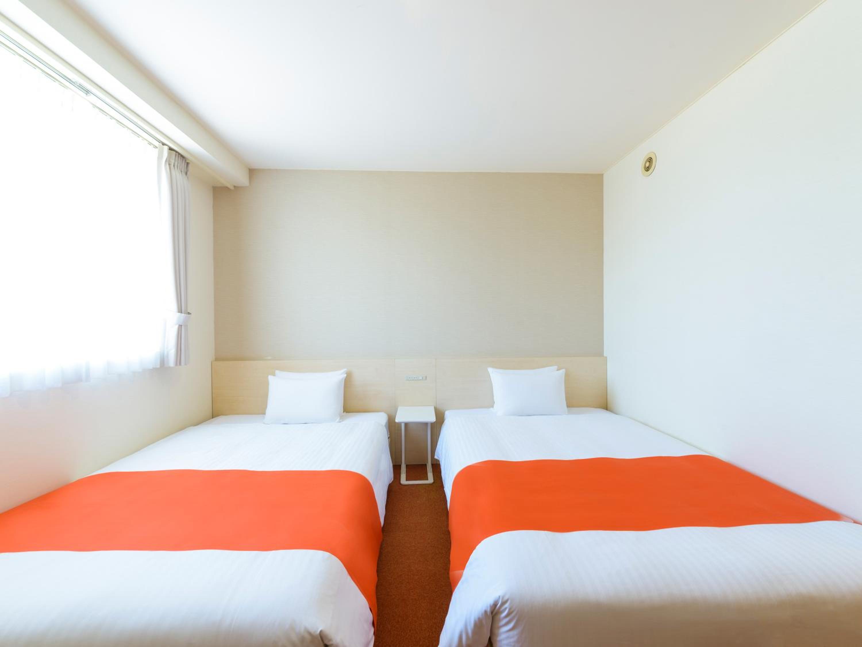 Twin Room - Non-Smoking photo 2