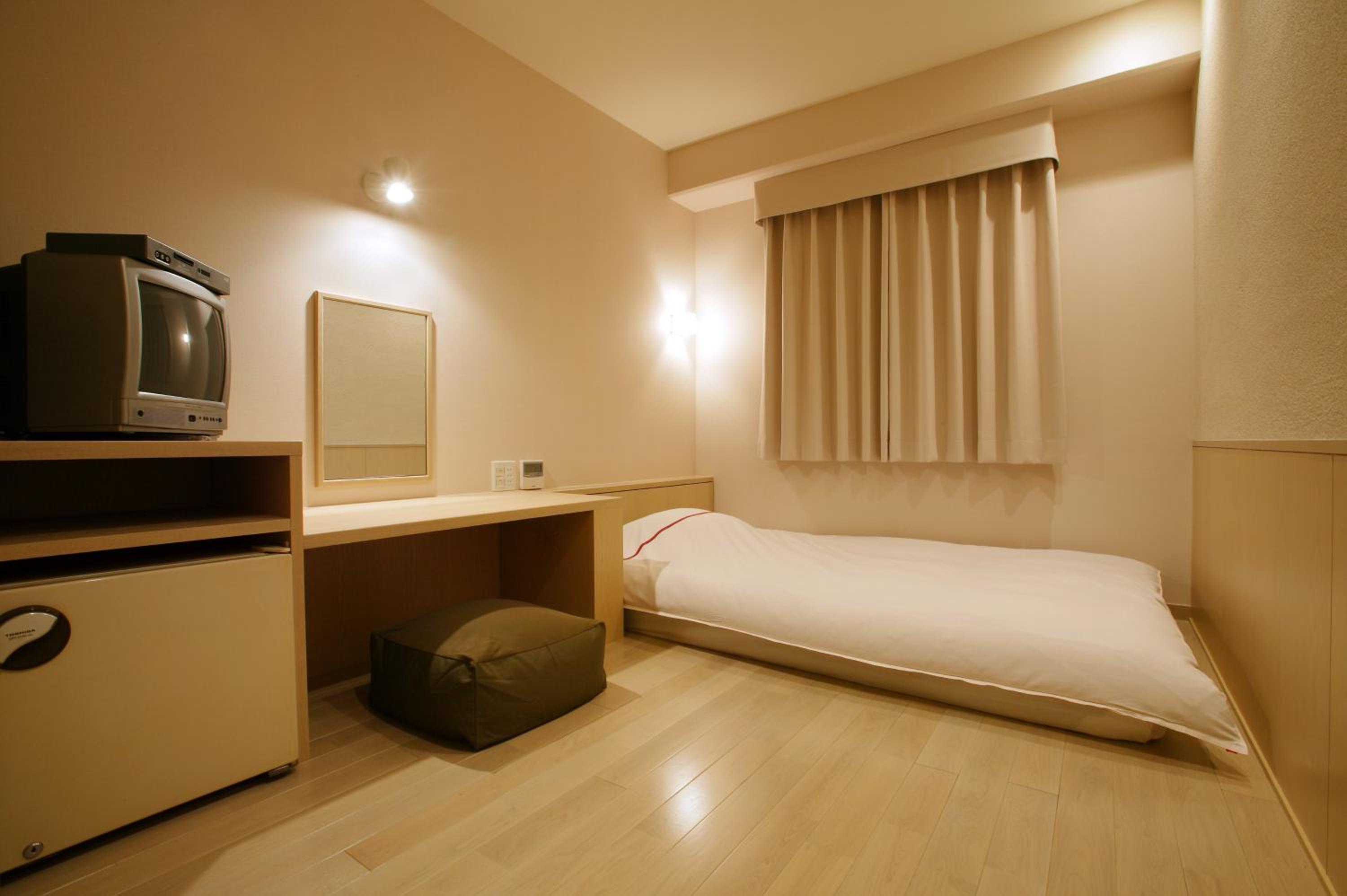 Double Room with Small Double Bed - Non-Smoking - Photo 5