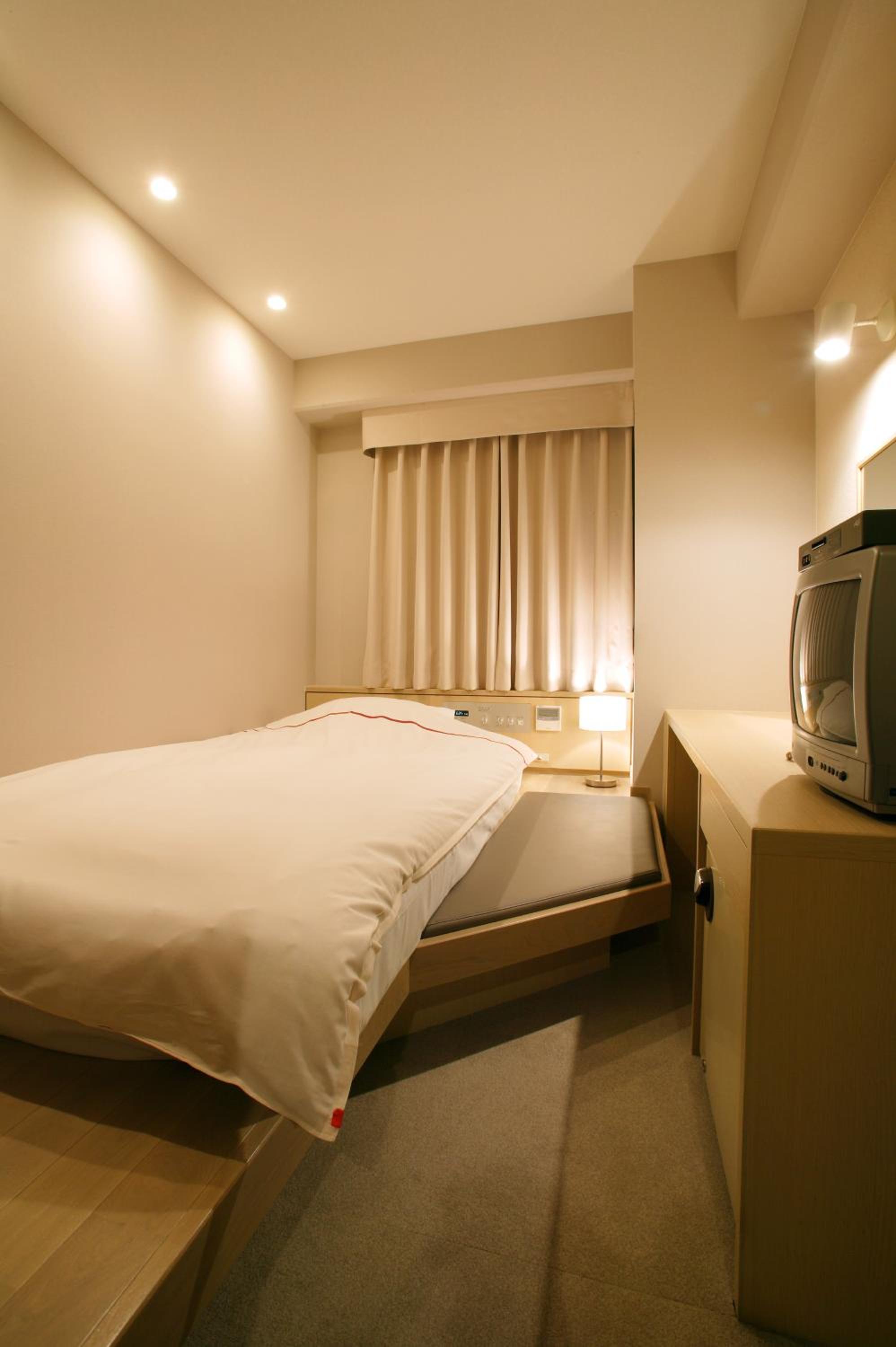 Double Room with Small Double Bed - Non-Smoking - Photo 3