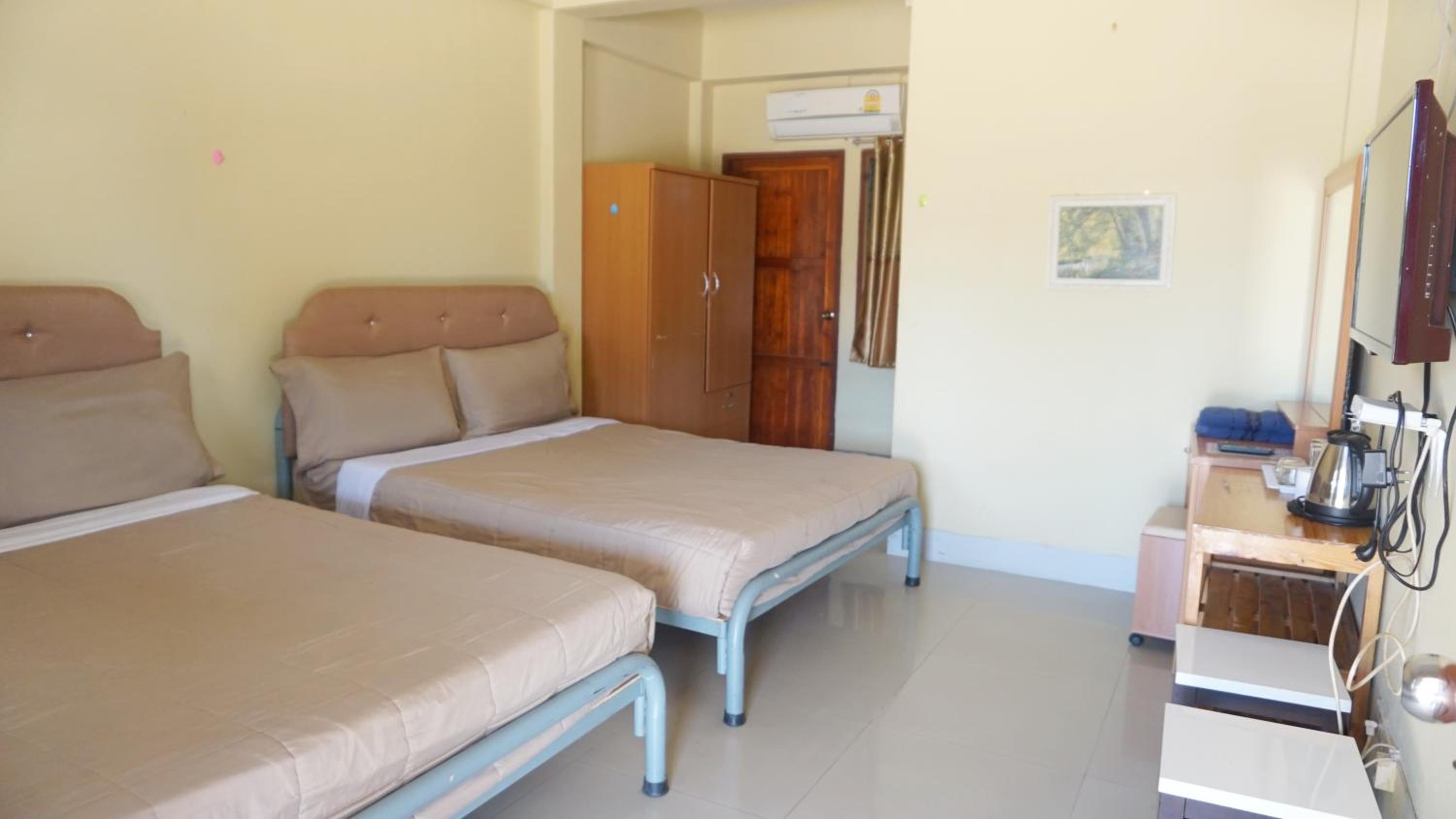 Quadruple Room - Photo 1