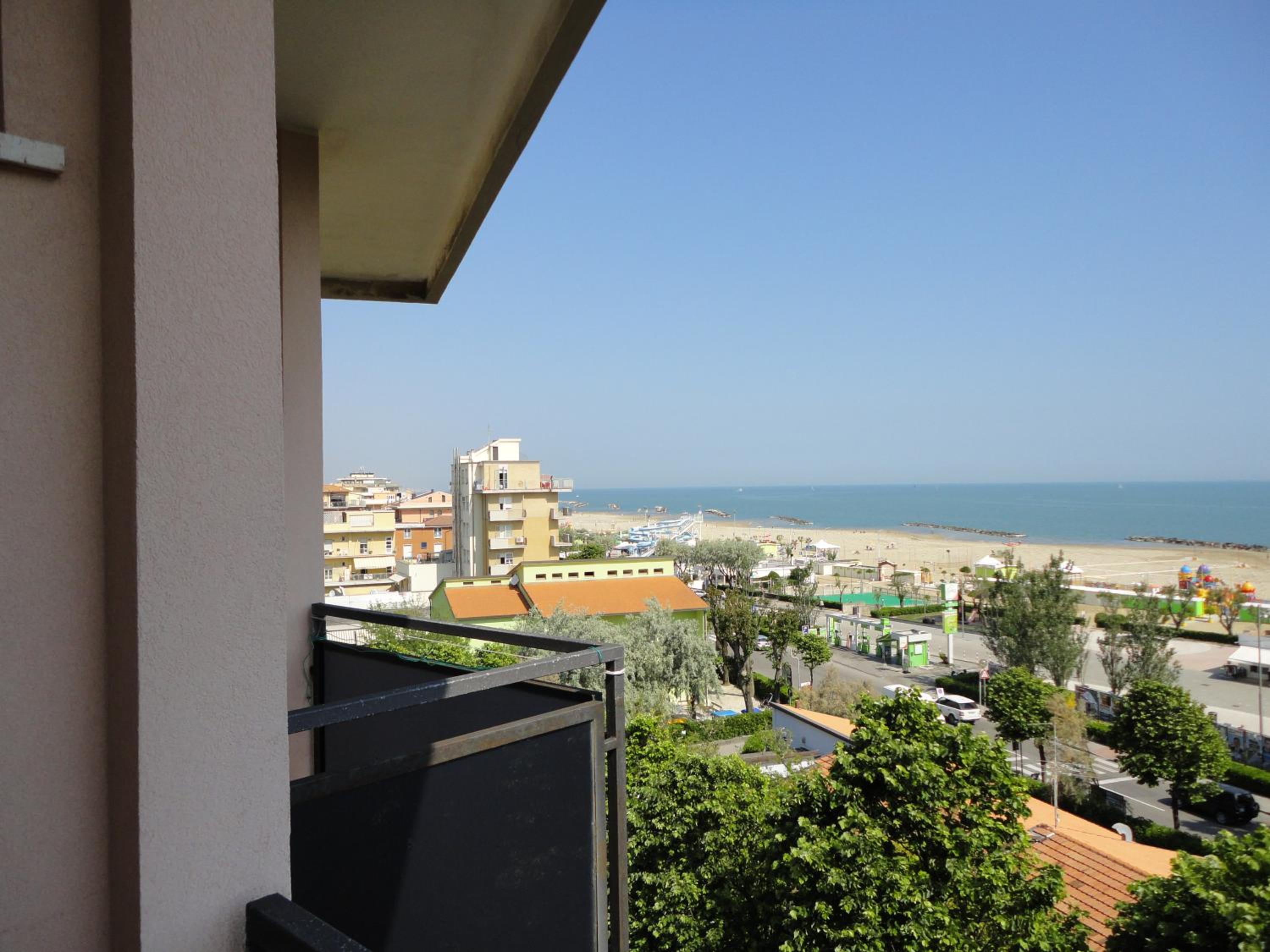 Double or Twin Room with Balcony - Photo 13