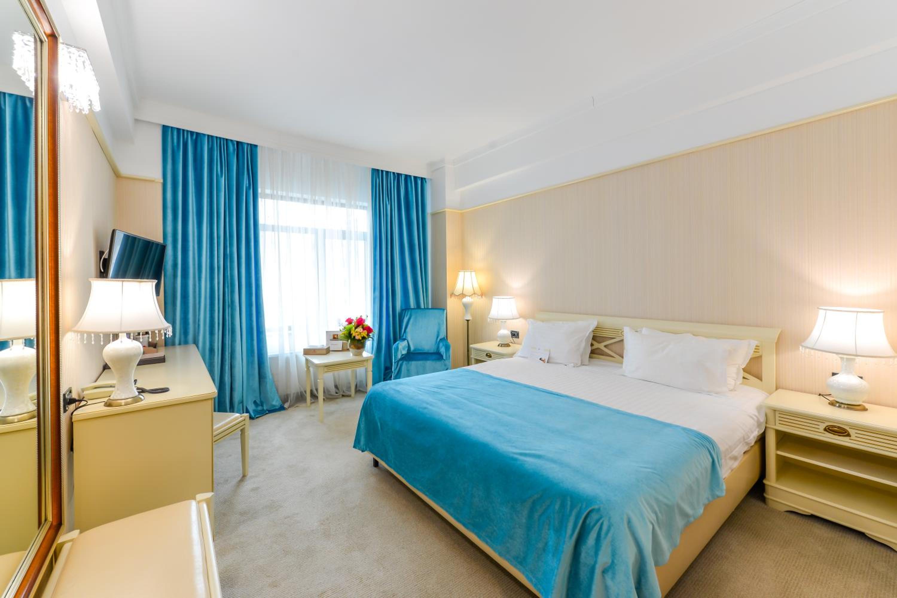 Premium King Size Bed Room - Photo 2