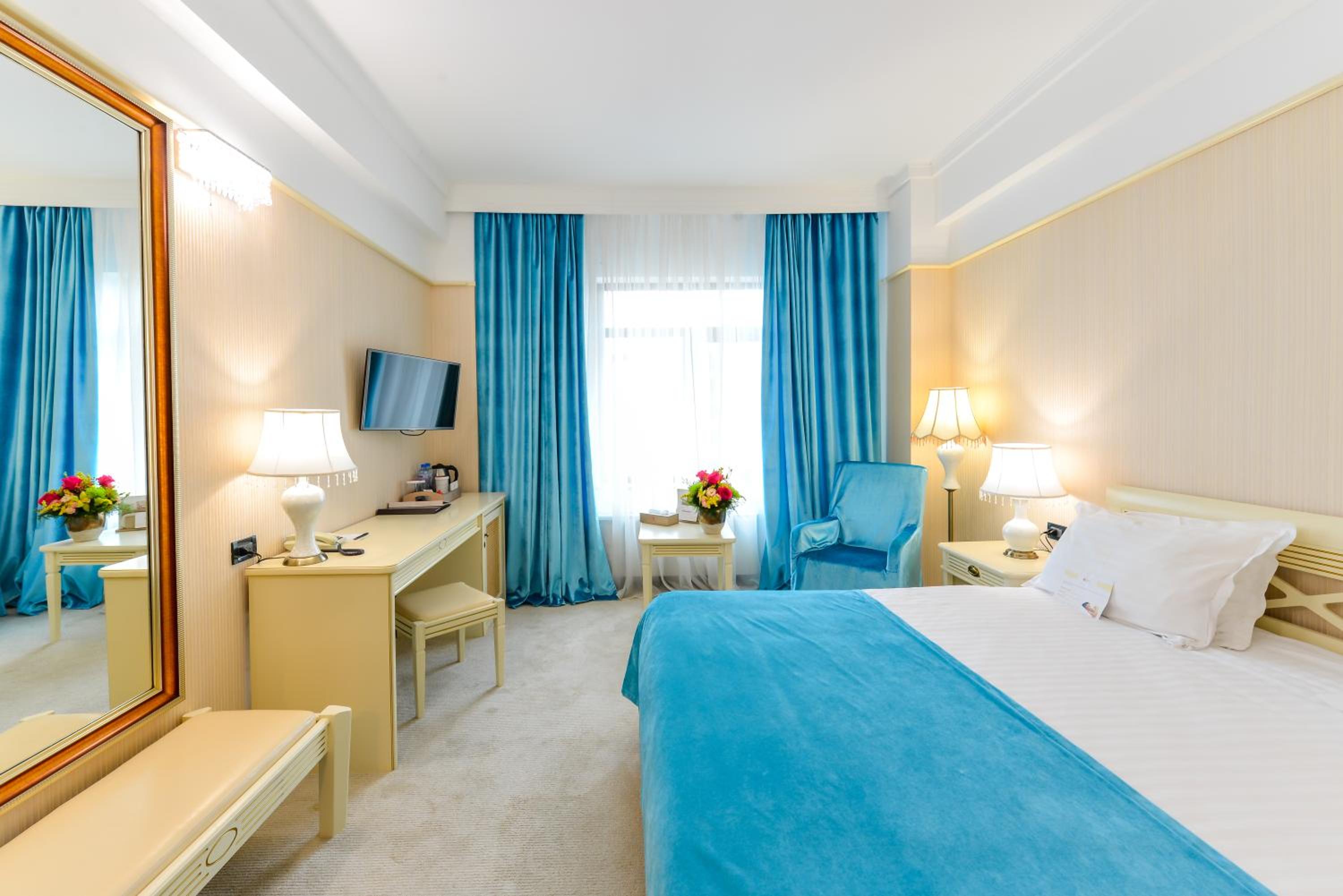 Premium King Size Bed Room - Photo 3