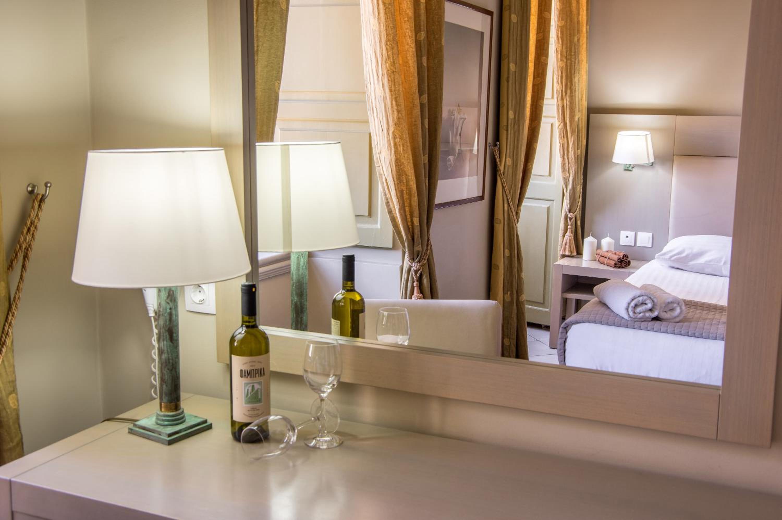 Double or Twin Room - Photo 3