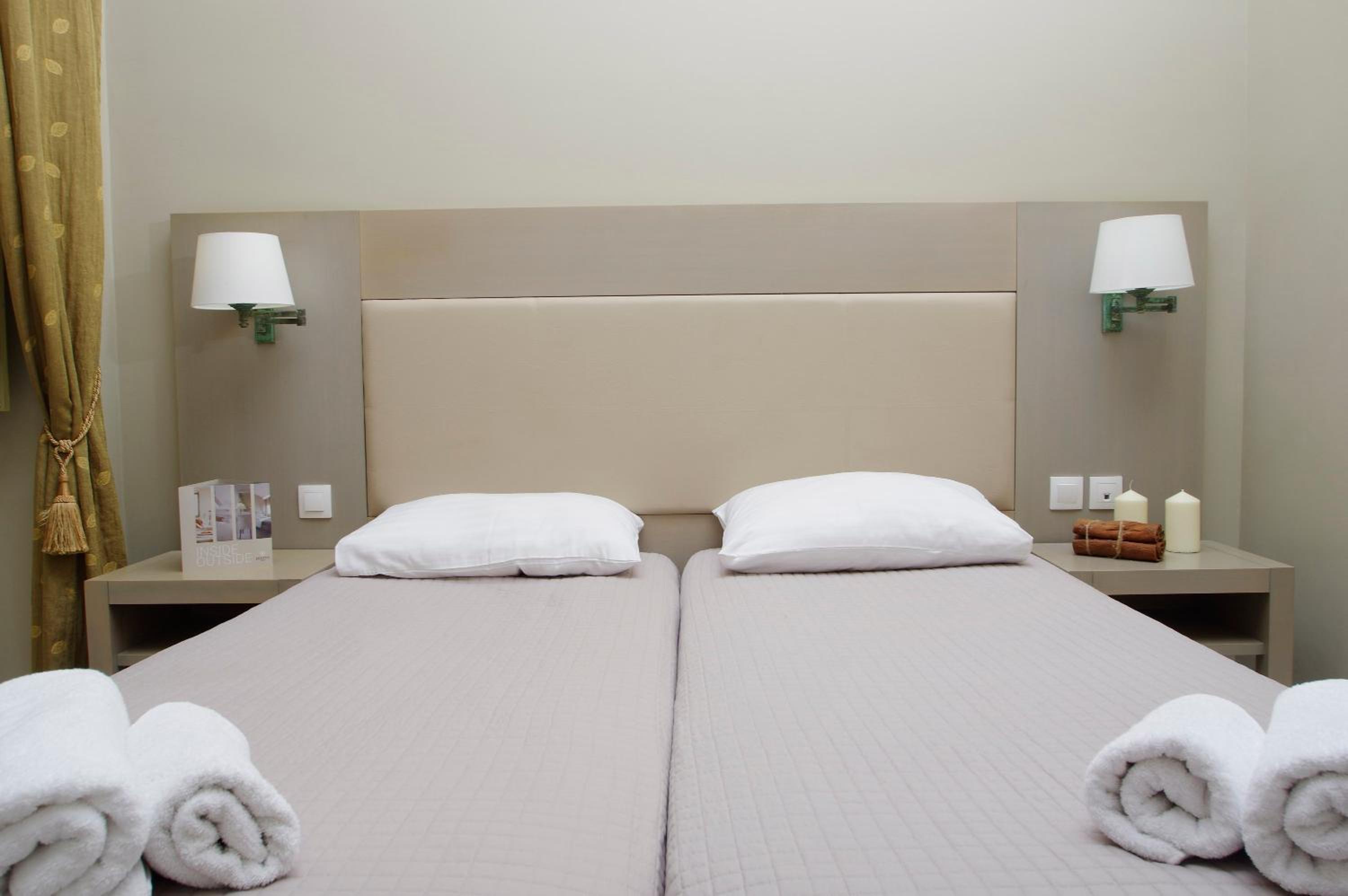 Double or Twin Room - Photo 4
