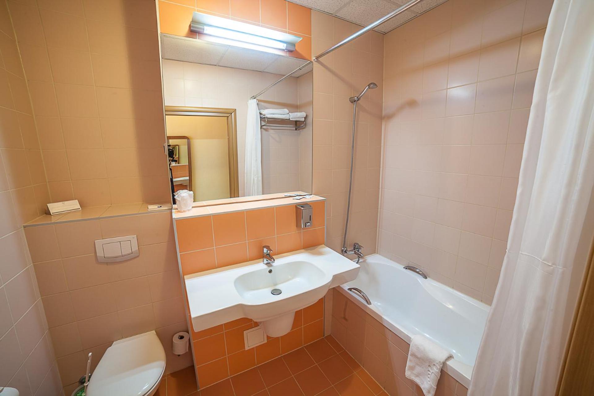 Standard Double or Twin Room photo 3