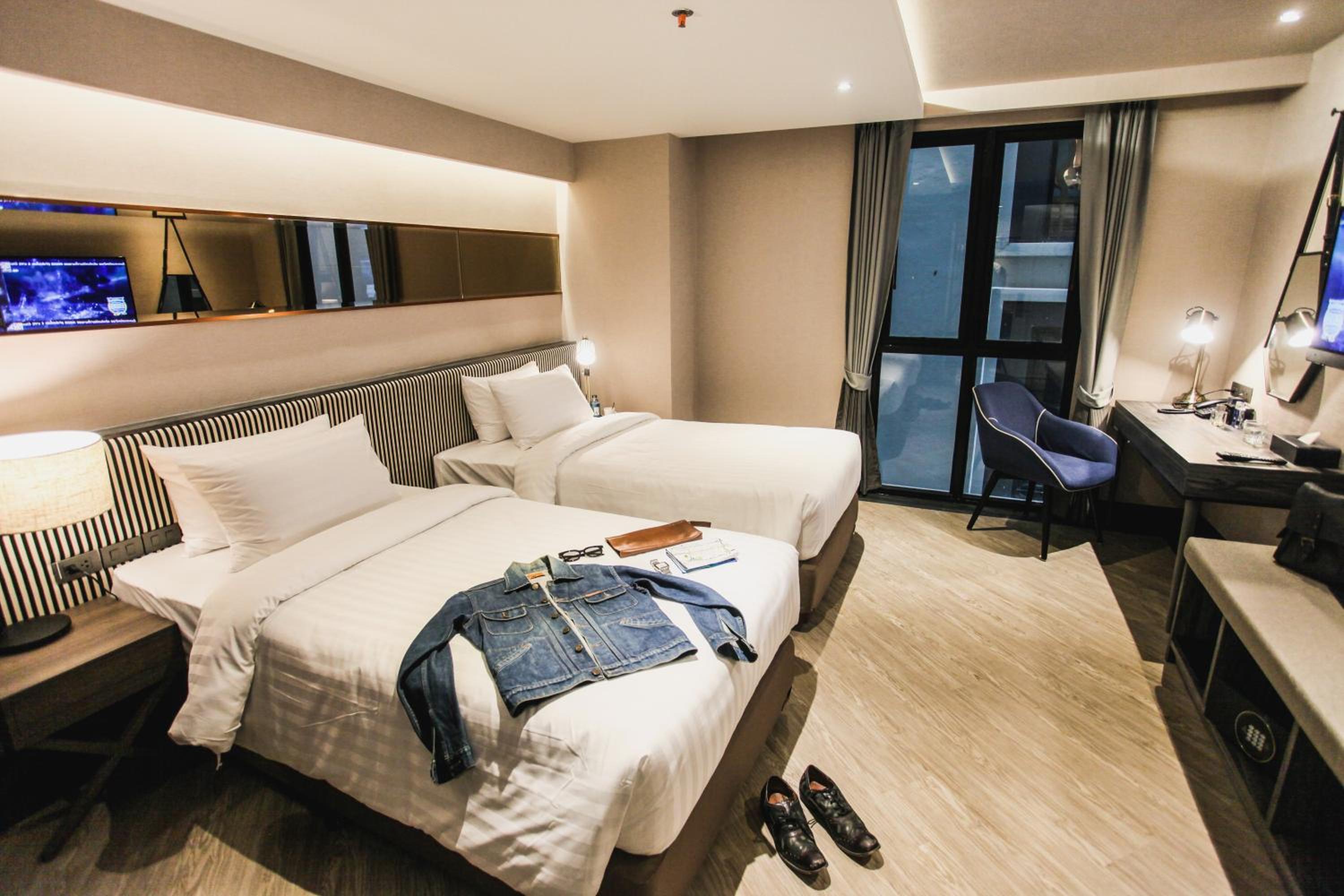 Deluxe with One Twin Bed and 2 Adults Occupancy (Non Smoking) photo 1