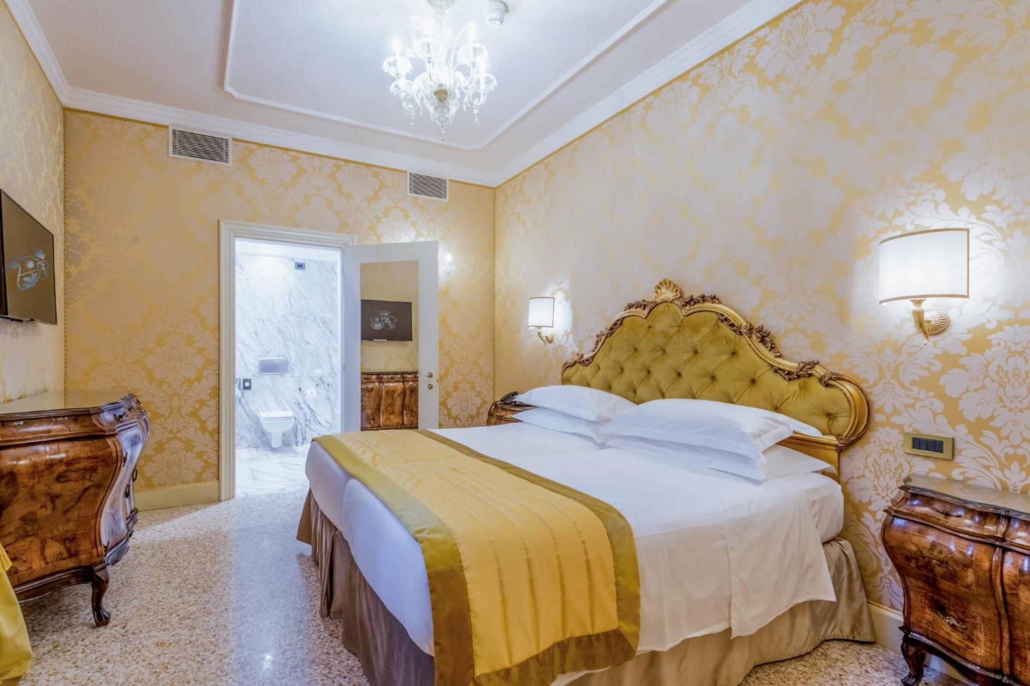 Comfort Double Room thumbnail 5