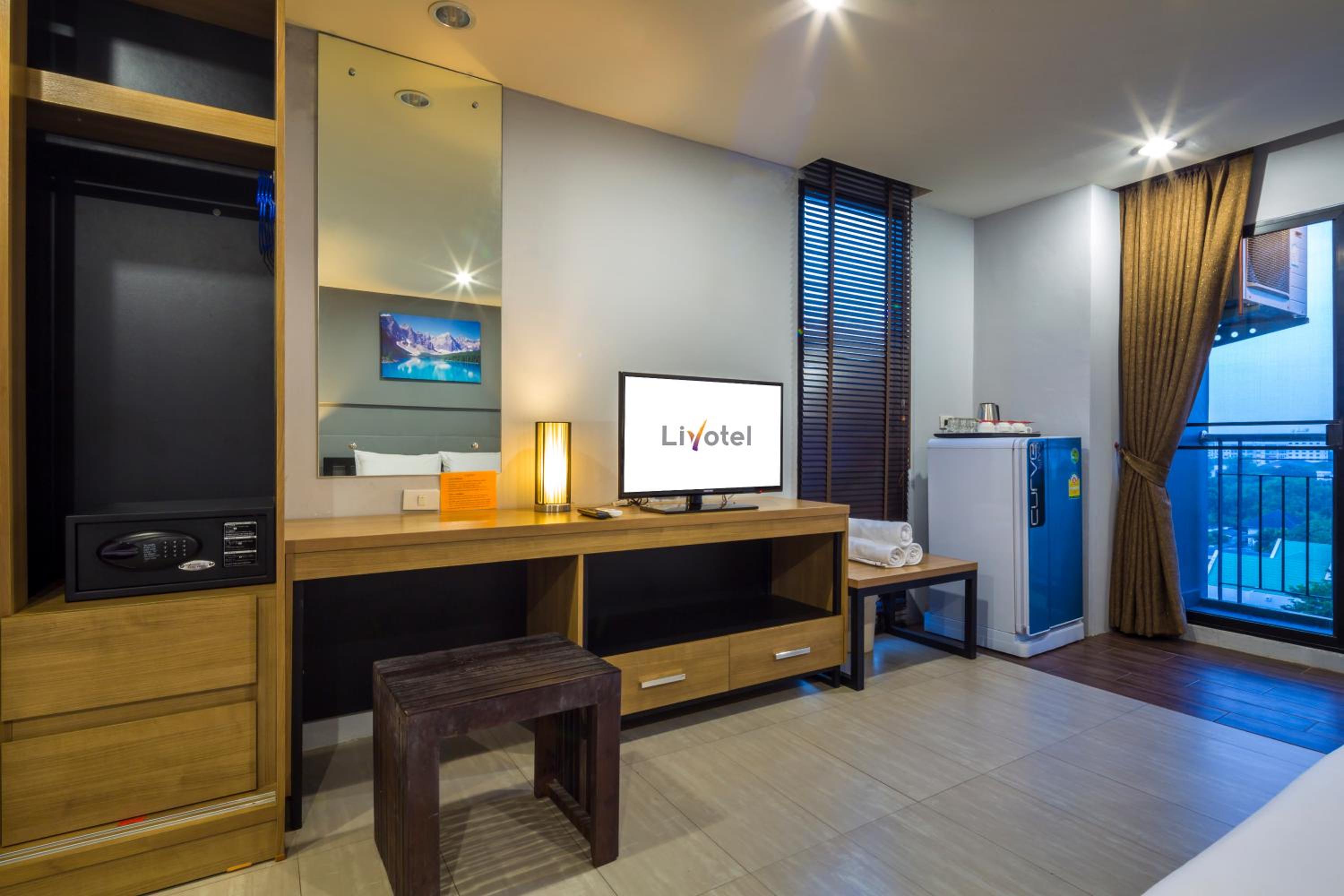 Family Room photo 3