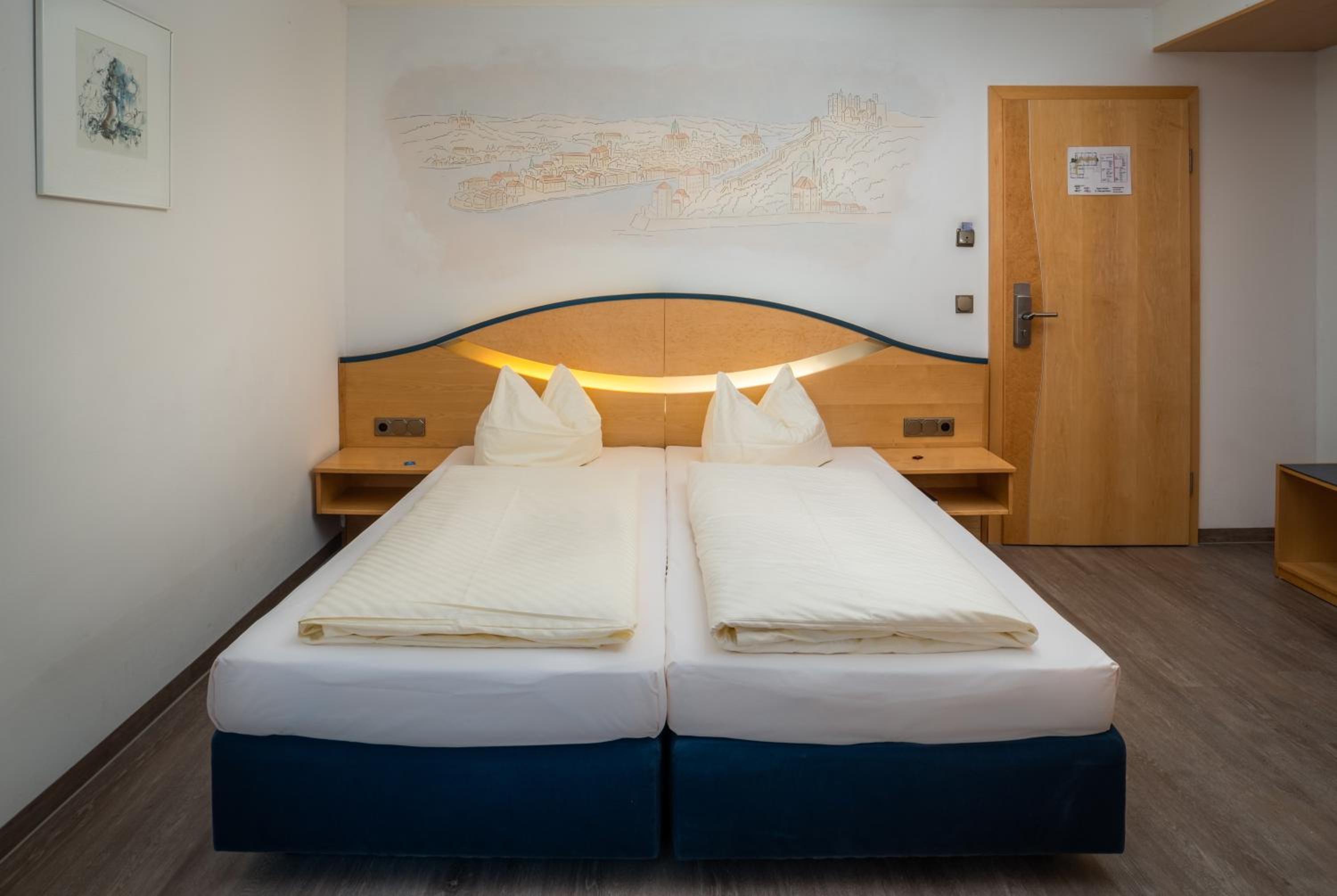 Standard Double or Twin Room photo 3