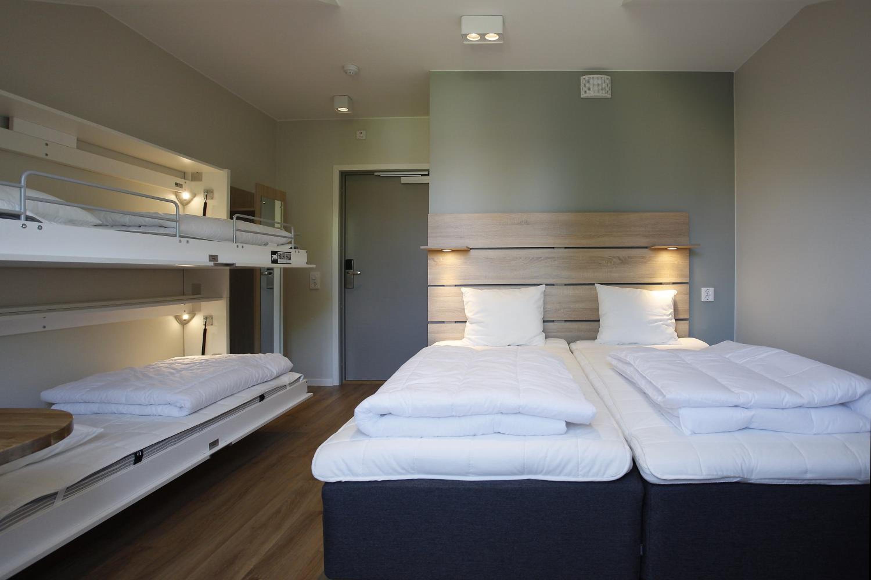 Quadruple Room with Bathroom - Photo 3