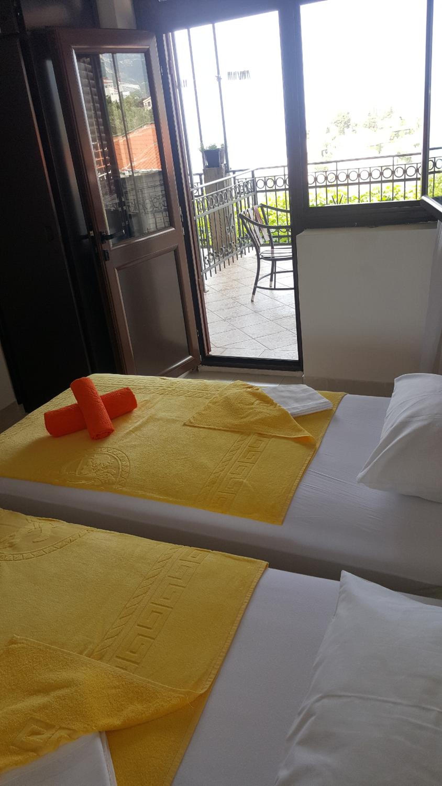 Twin Room with Private External Bathroom photo 1