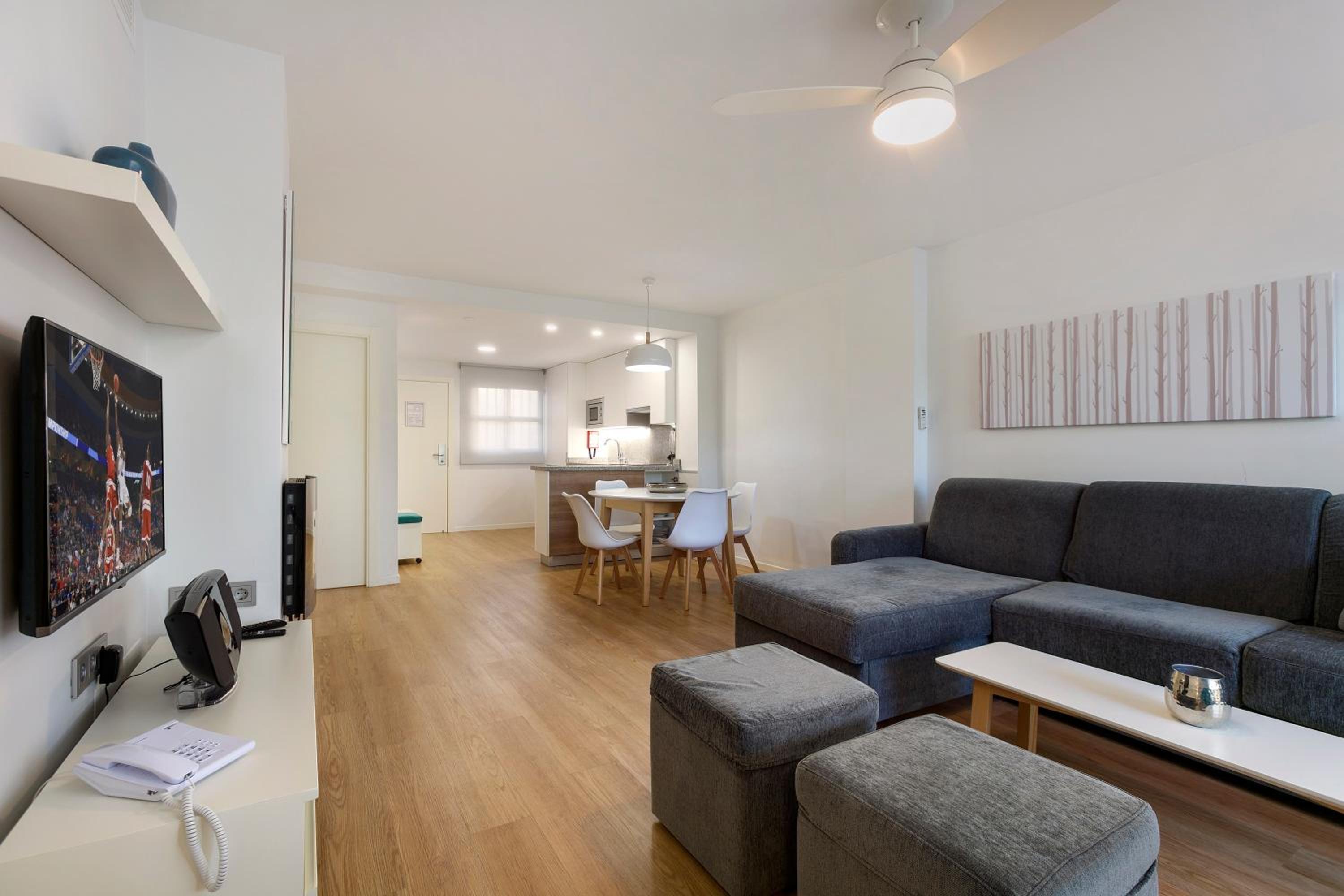 Deluxe Apartment photo 2