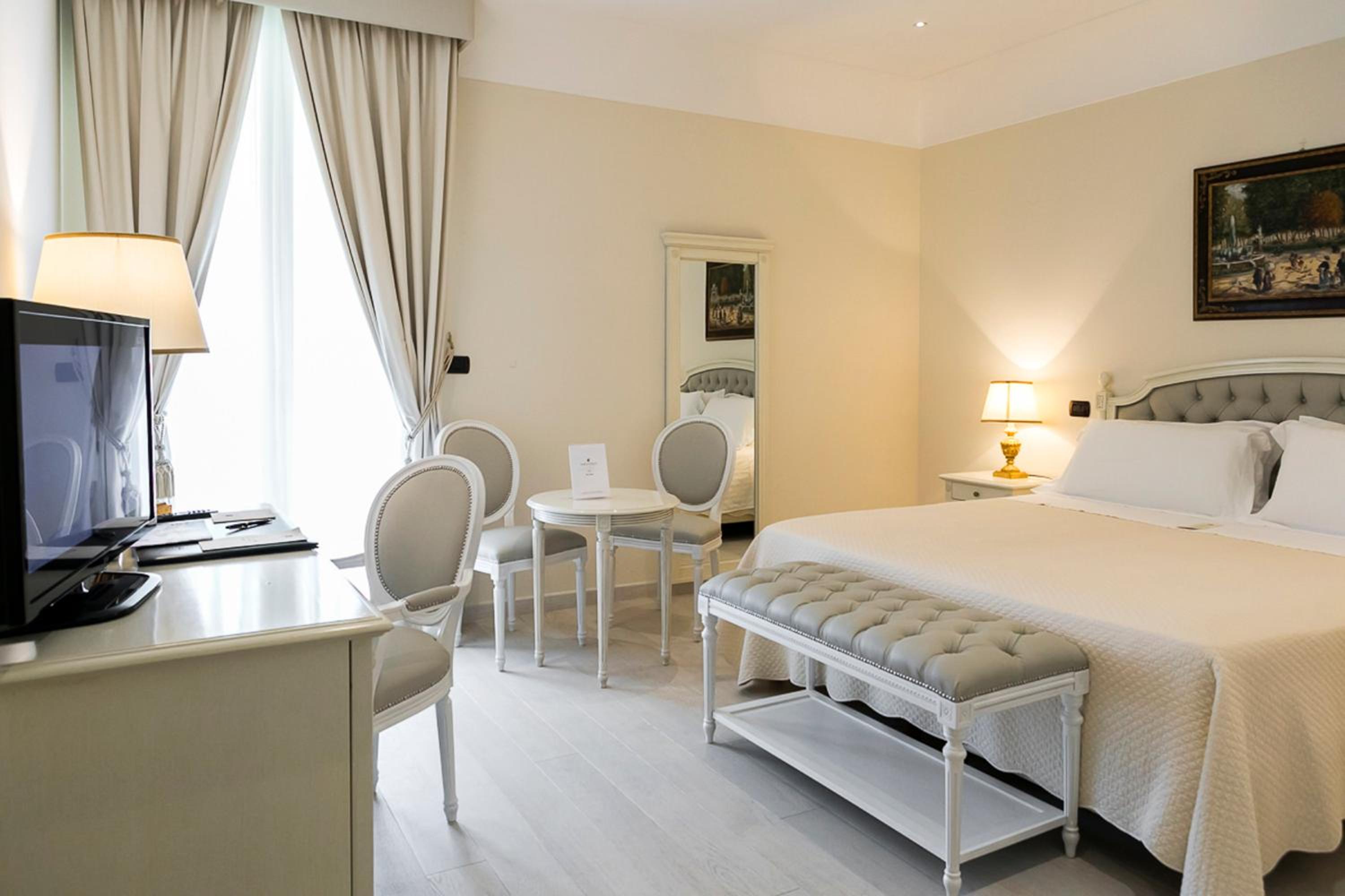 Deluxe Room - Photo 2