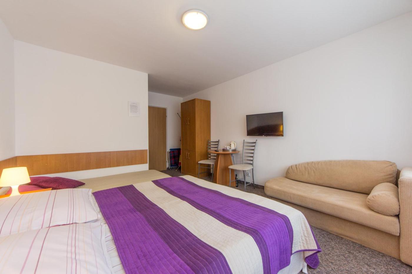 Triple Room - Photo 12