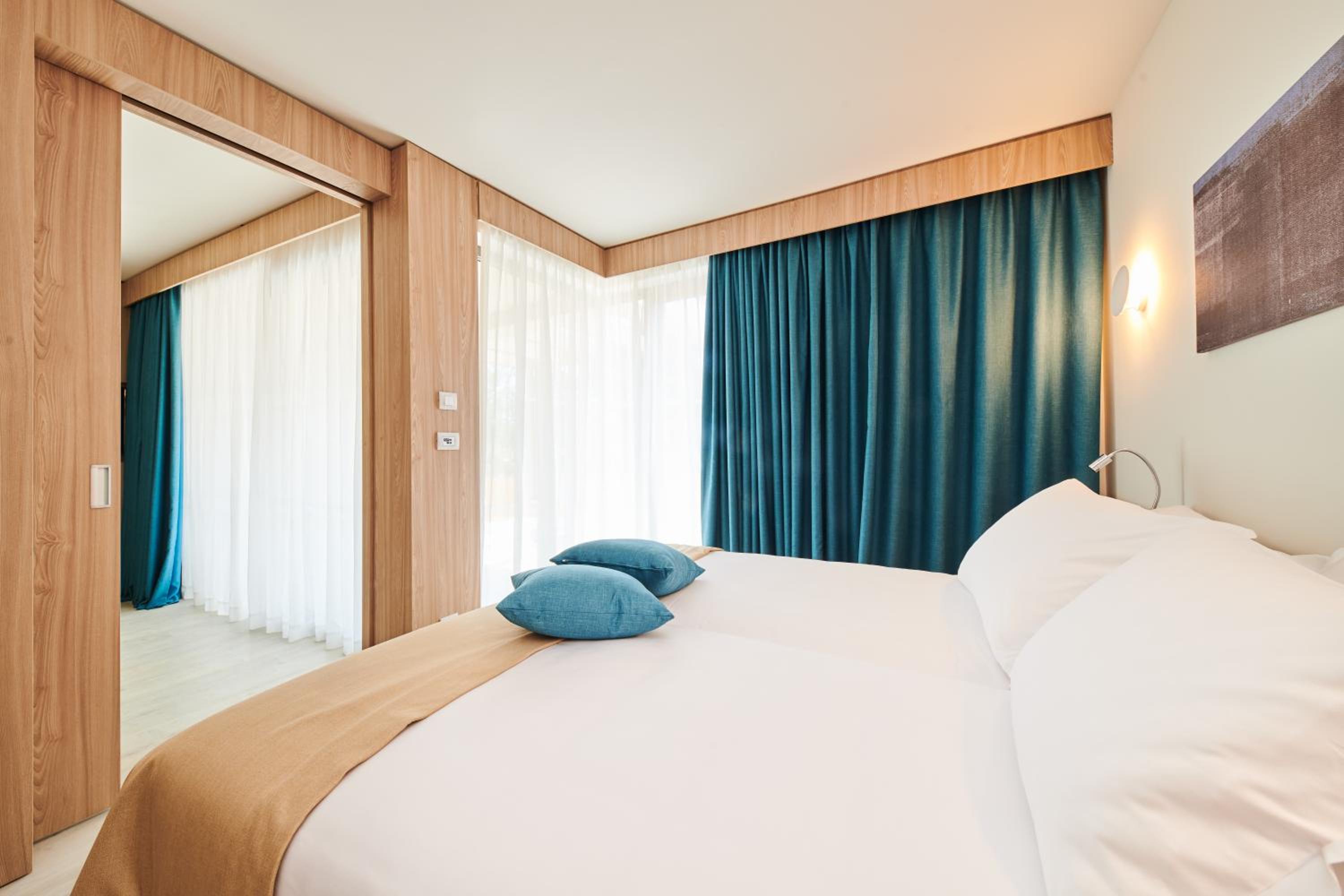 Superior Suite - Park Side photo 3
