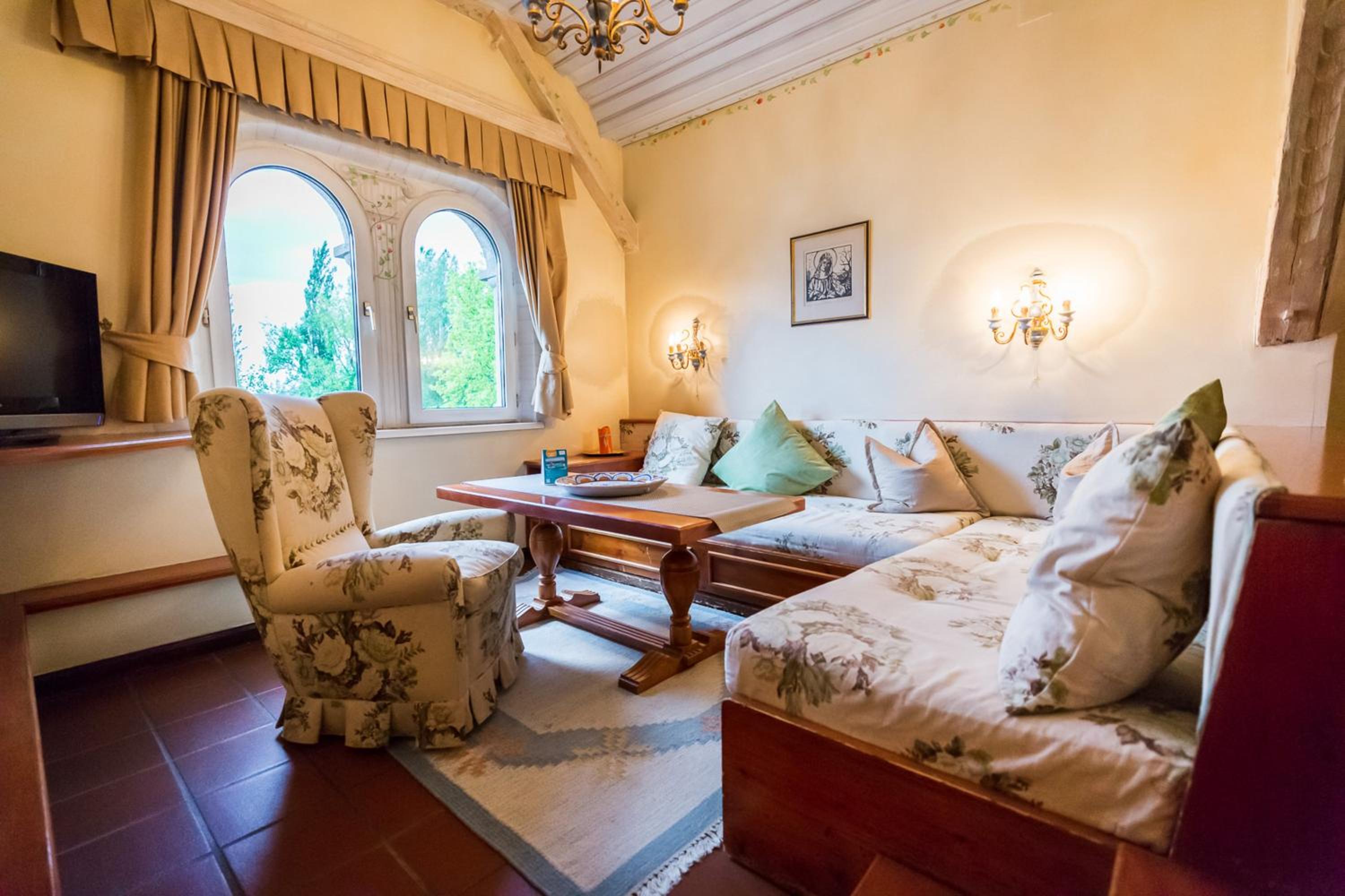 Suite - Photo 3