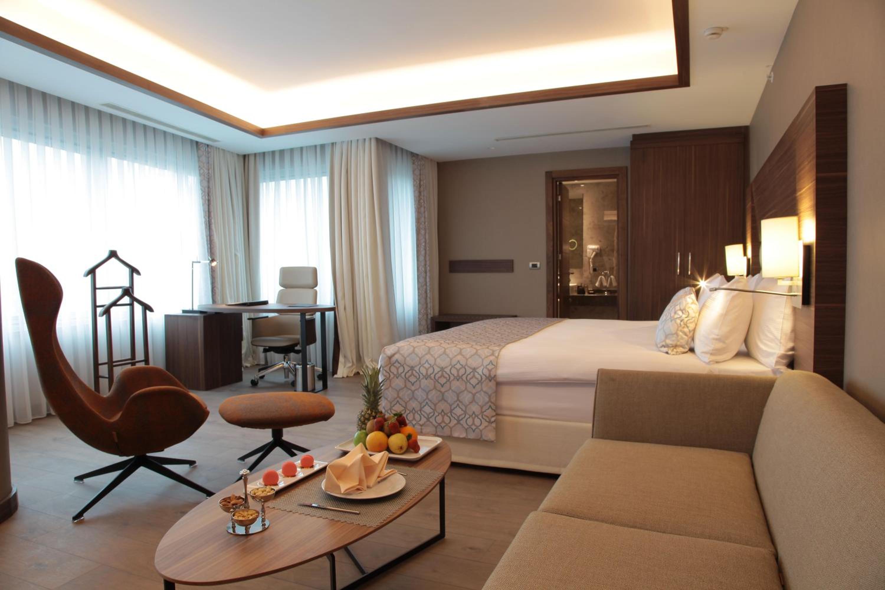 Corner Suite with Free Airport Transfer photo 1