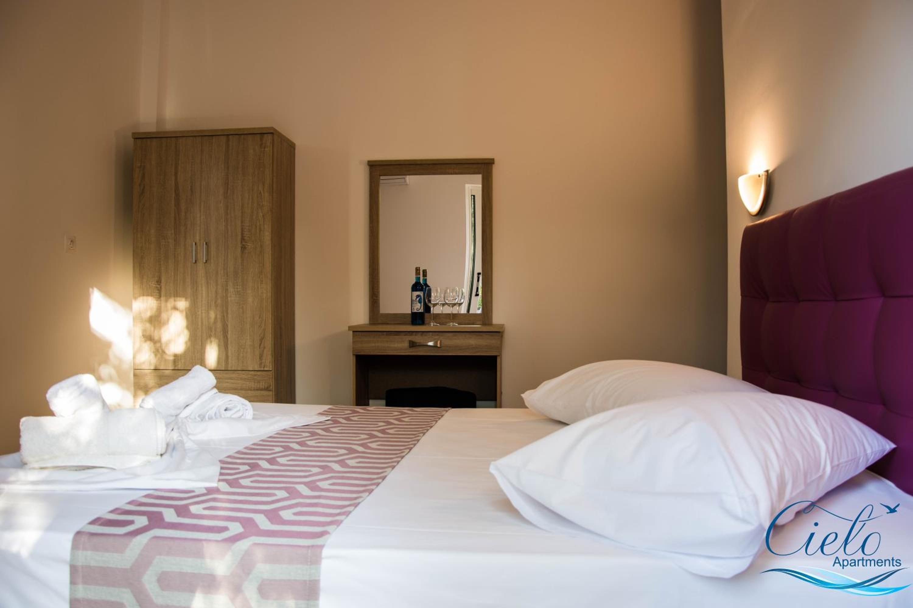 Standard Double or Twin Room with Balcony - Photo 5