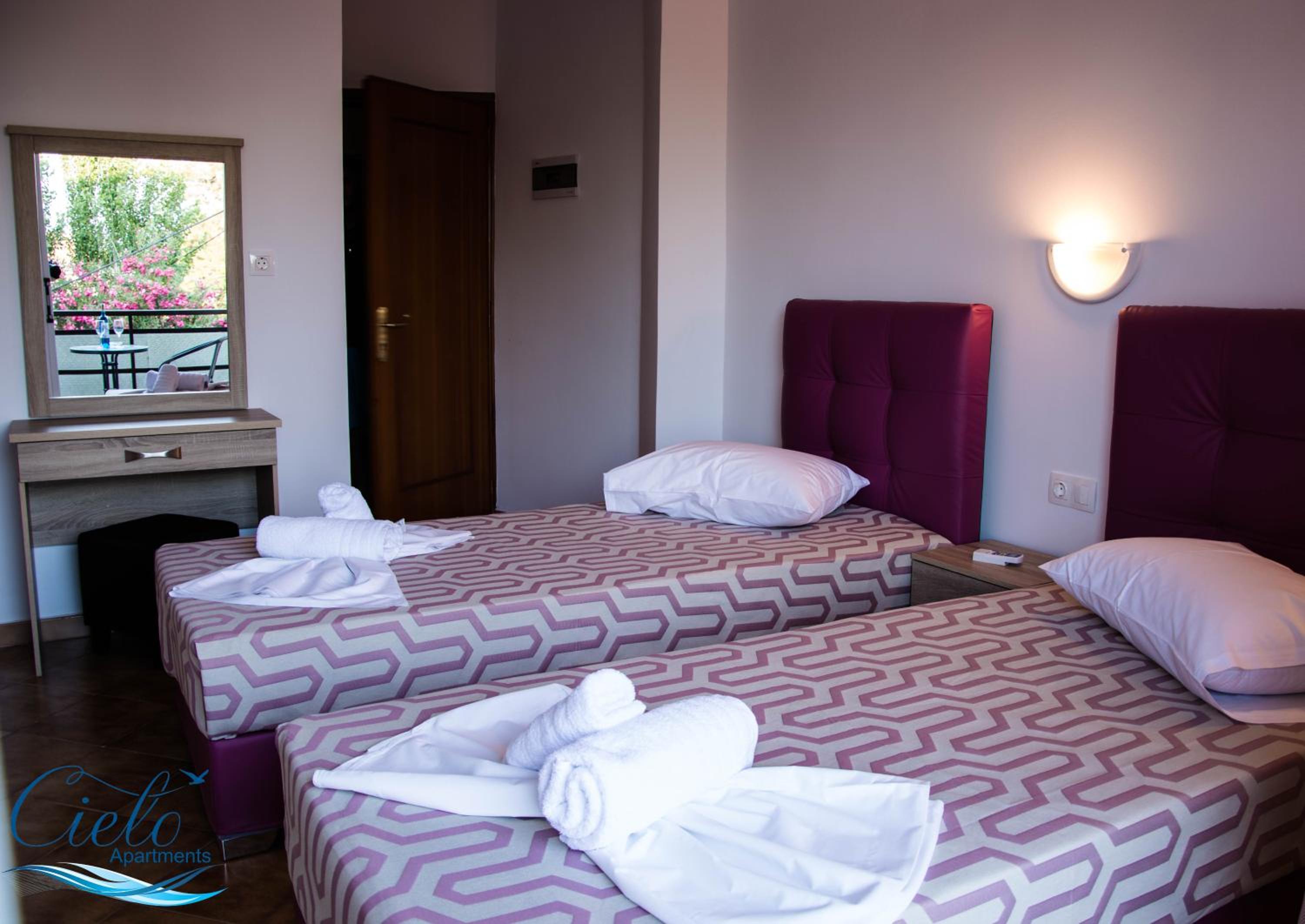 Standard Double or Twin Room with Balcony - Photo 6