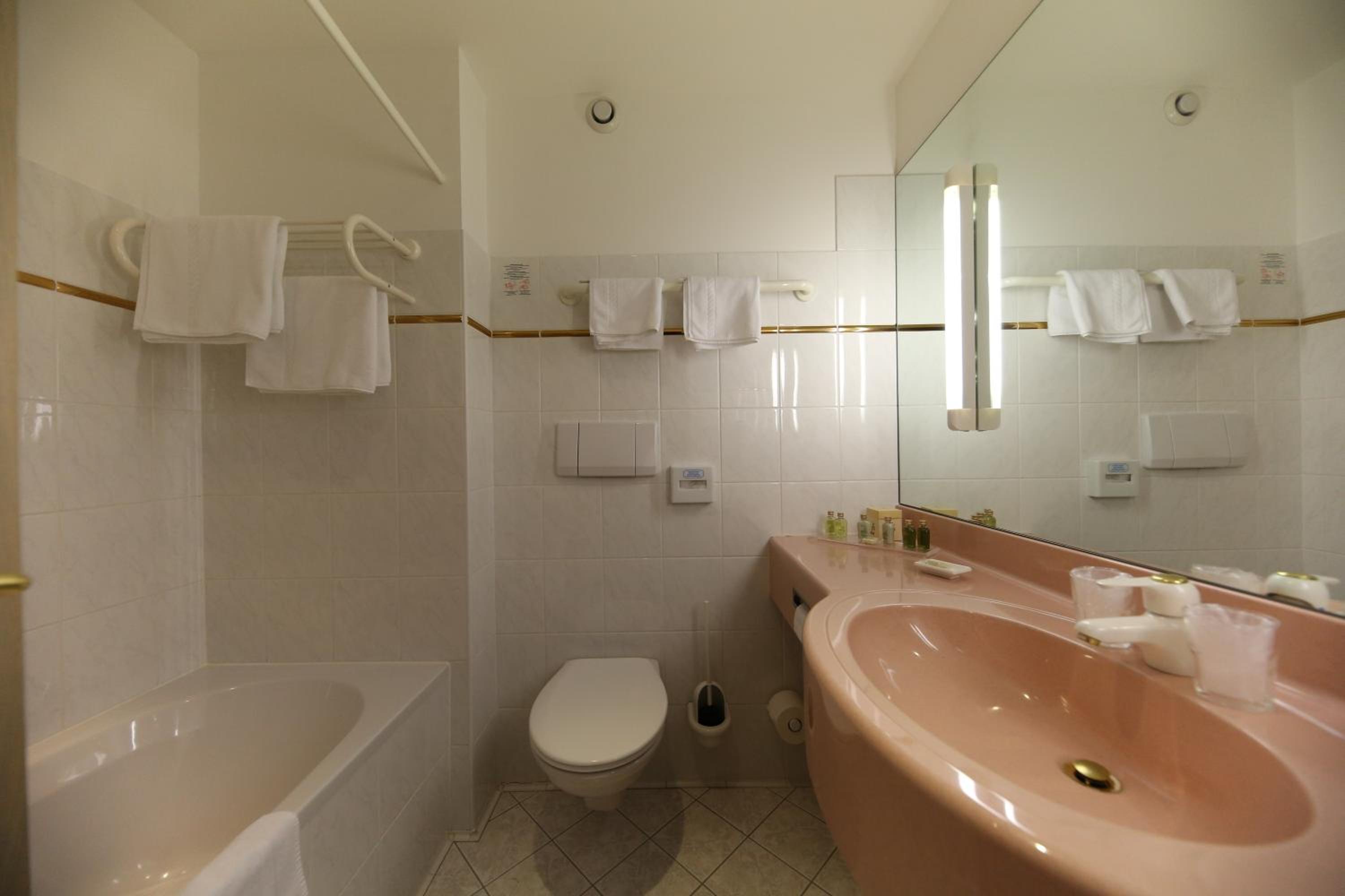 Double Room with Balcony - Photo 2