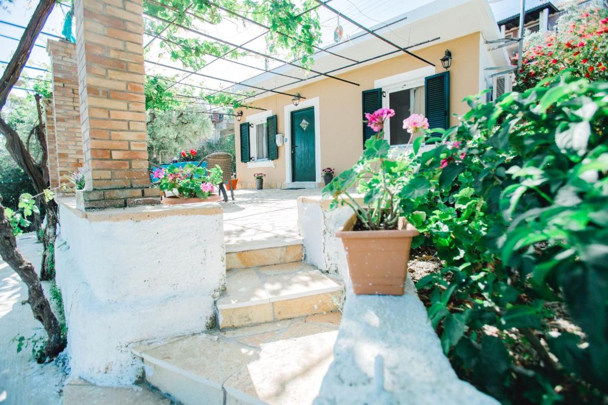 One-Bedroom Bungalow photo 1