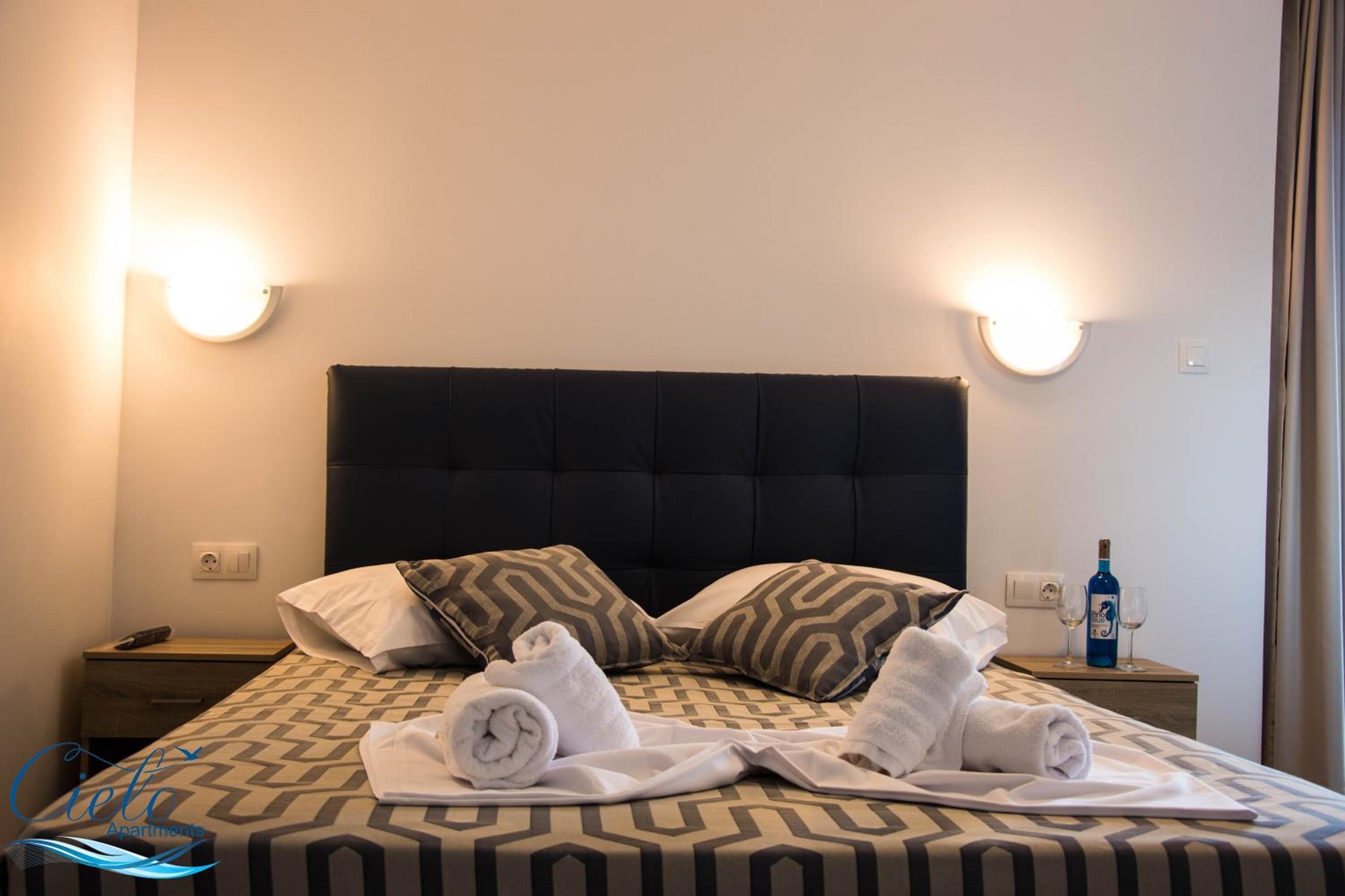 Standard Triple Room with Sea View - Photo 6