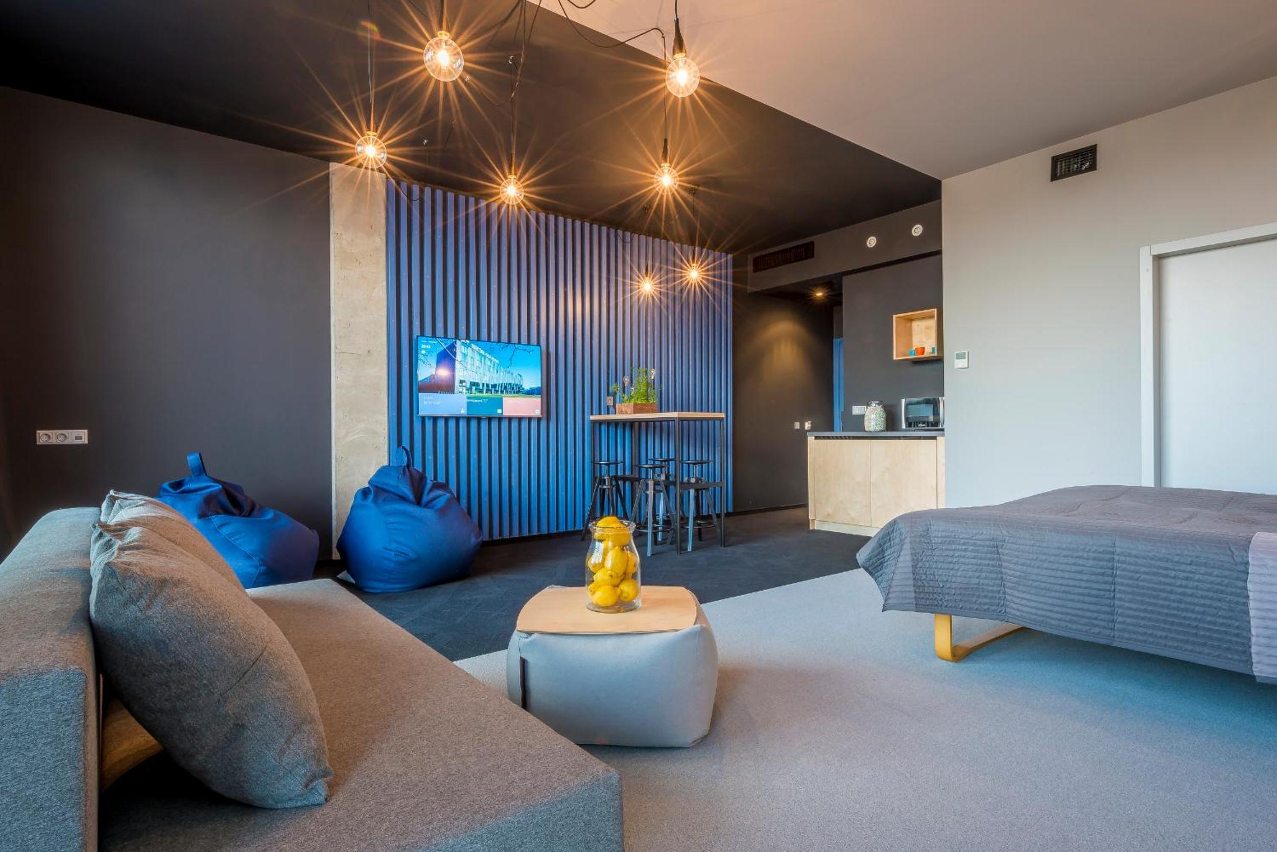 Deluxe Family Room - Photo 2