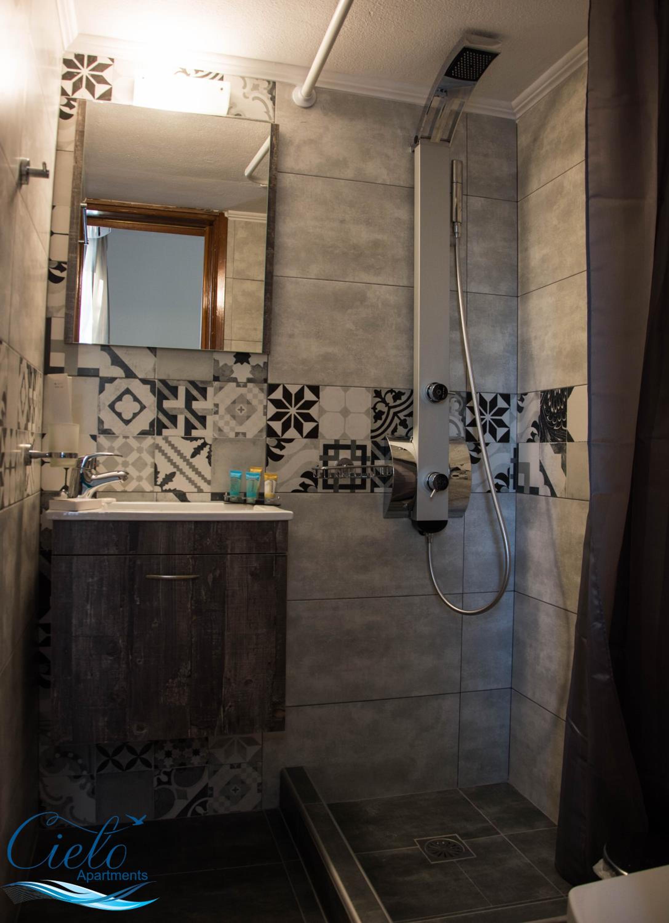 Standard Triple Room with Sea View - Photo 5