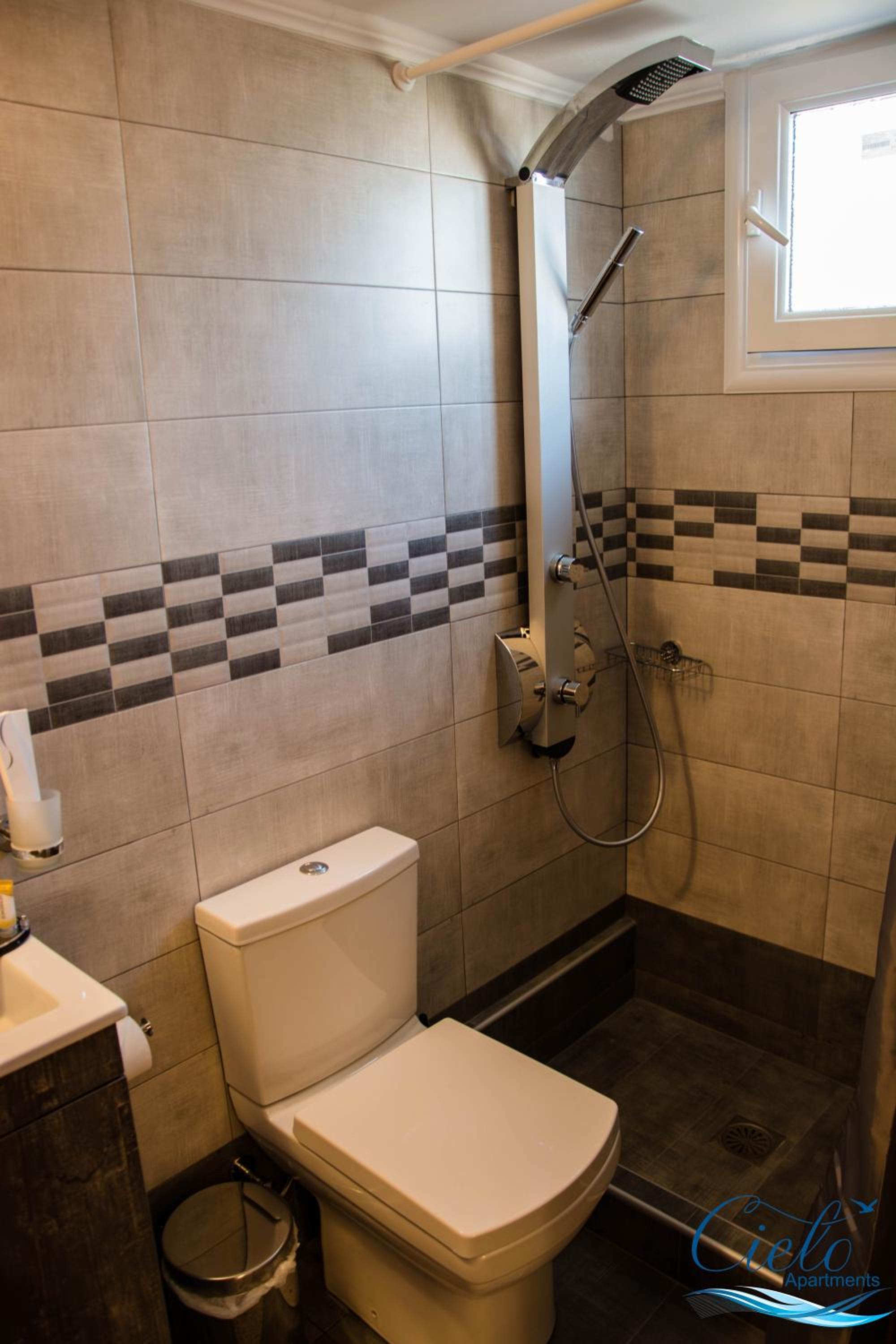 Standard Double or Twin Room with Balcony - Photo 7