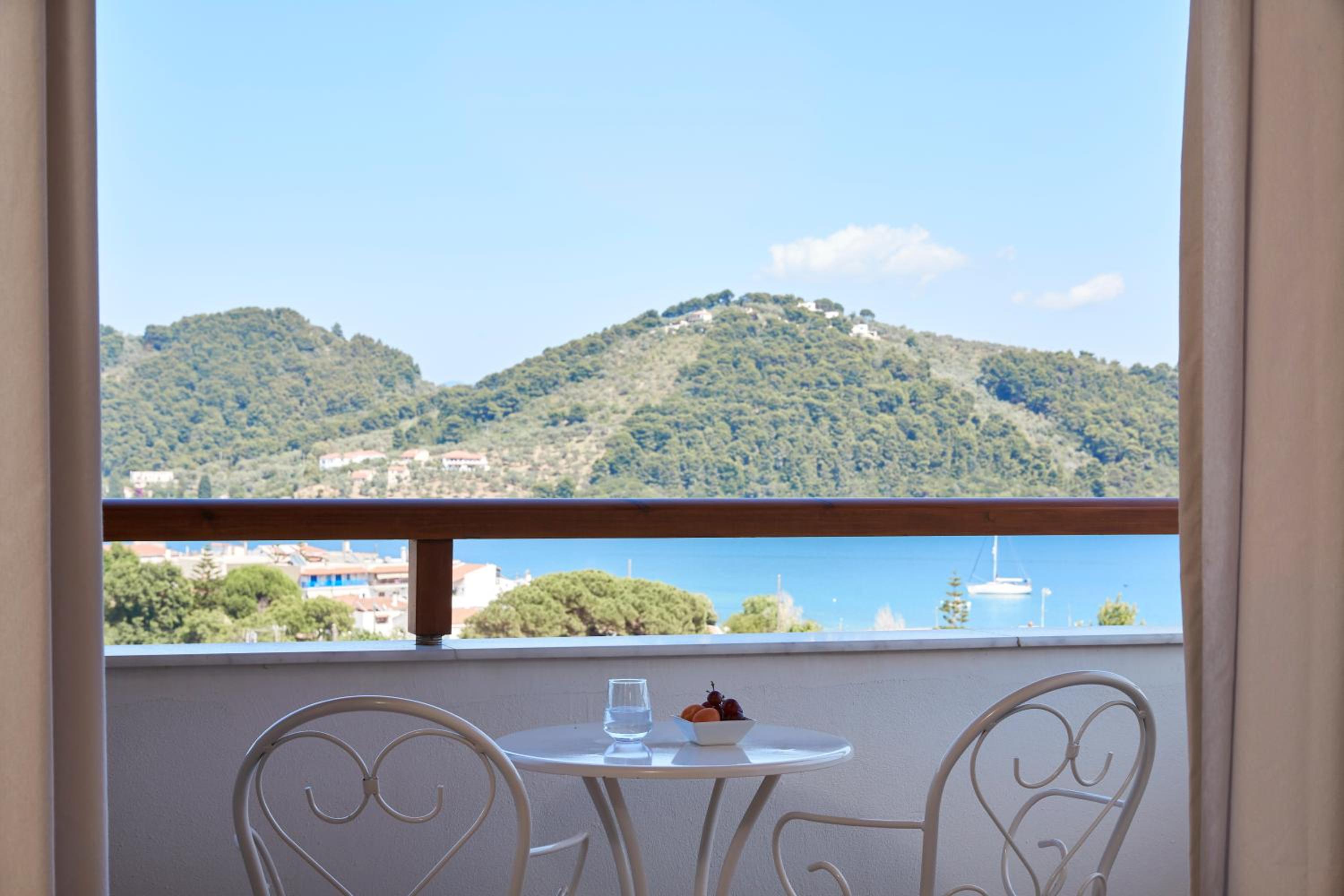 2 Bedroom Sea View Living photo 2